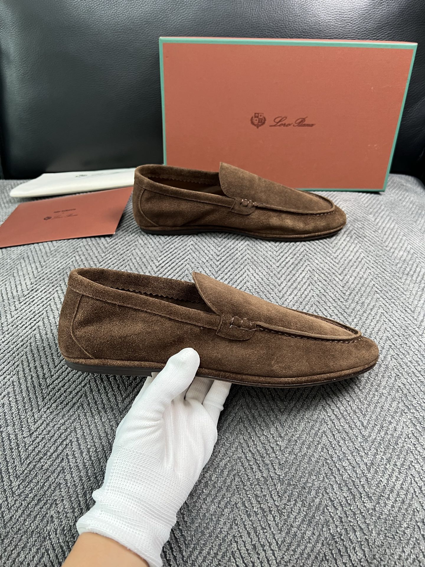 Loro Piana  高品质  顶级工艺品  诺悠翩雅  新品专柜同步原厂配置，鞋面意大利进口牛皮面料，高品质拼接工艺