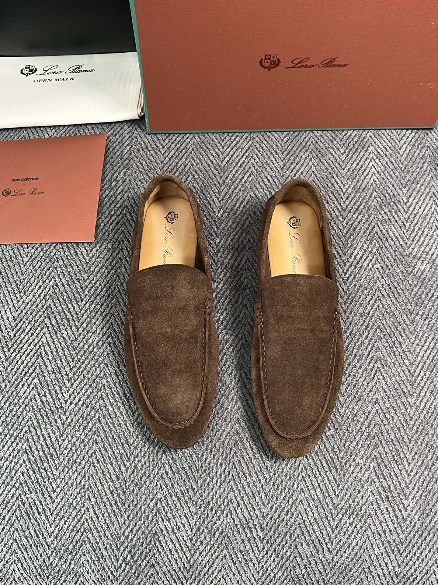 Loro Piana  高品质  顶级工艺品  诺悠翩雅  新品专柜同步原厂配置，鞋面意大利进口牛皮面料，高品质拼接工艺