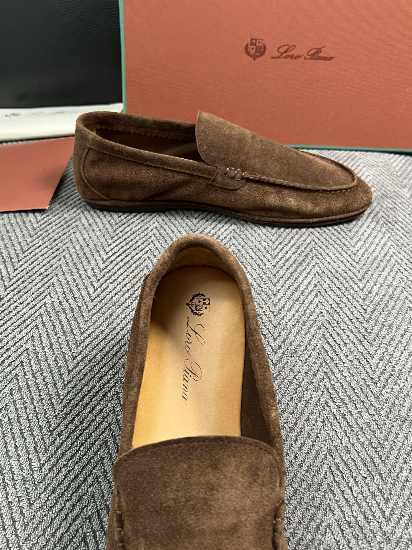 Loro Piana  高品质  顶级工艺品  诺悠翩雅  新品专柜同步原厂配置，鞋面意大利进口牛皮面料，高品质拼接工艺