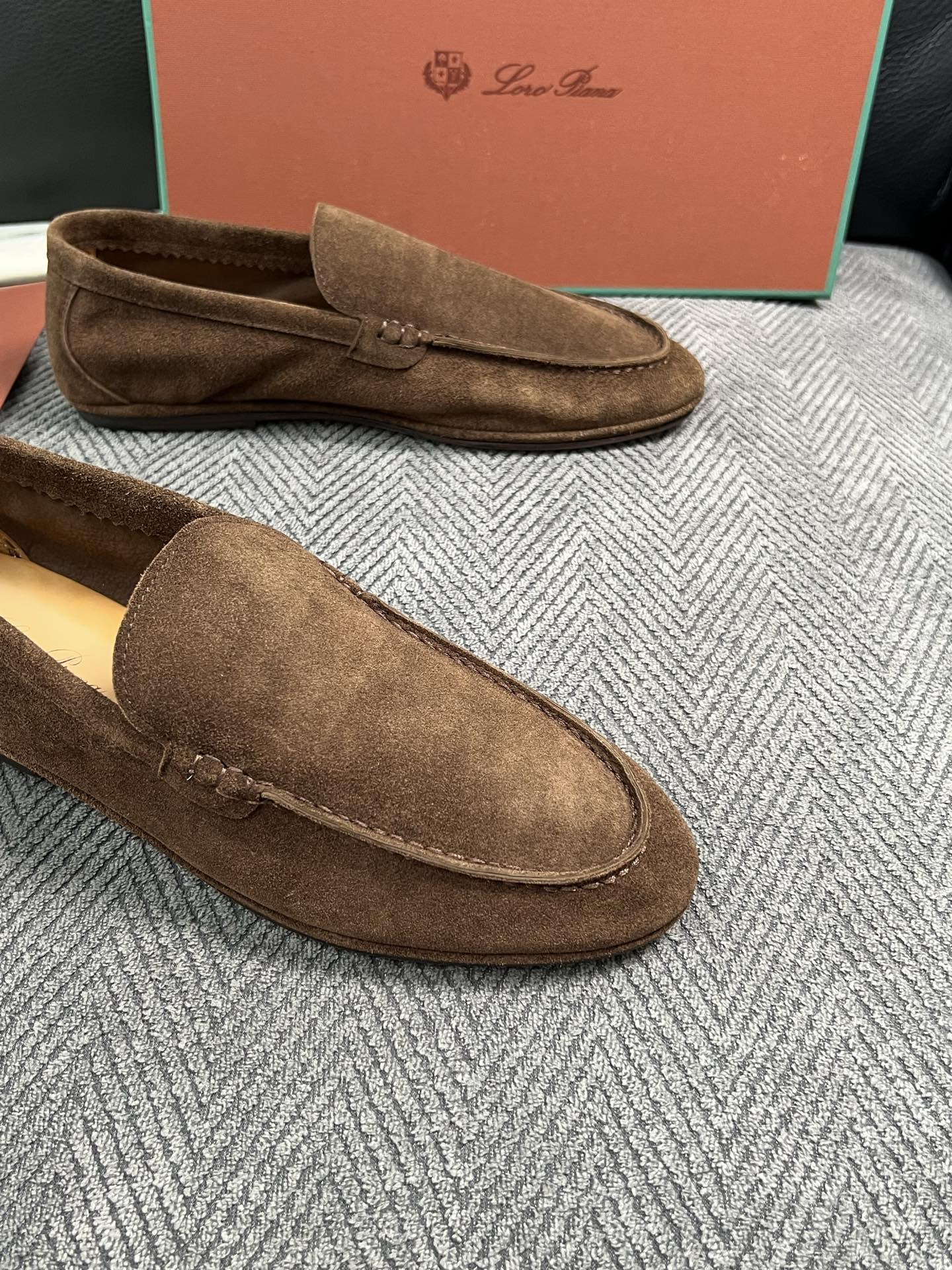 Loro Piana  高品质  顶级工艺品  诺悠翩雅  新品专柜同步原厂配置，鞋面意大利进口牛皮面料，高品质拼接工艺