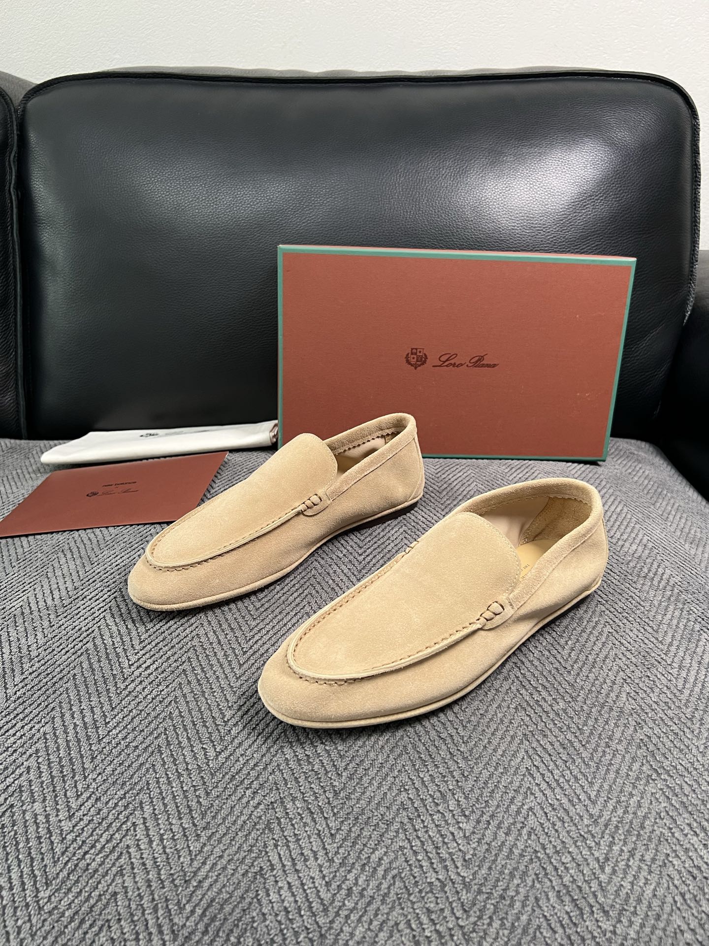 Loro Piana  高品质  顶级工艺品  诺悠翩雅  新品专柜同步原厂配置，鞋面意大利进口牛皮面料，高品质拼接工艺