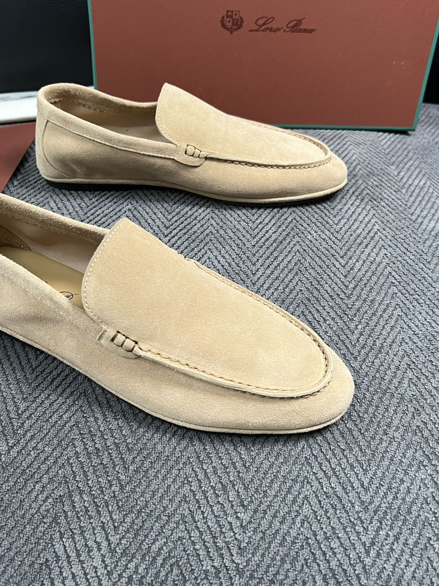 Loro Piana  高品质  顶级工艺品  诺悠翩雅  新品专柜同步原厂配置，鞋面意大利进口牛皮面料，高品质拼接工艺