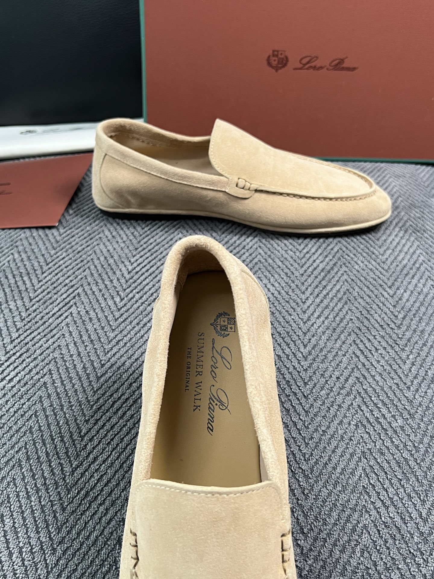 Loro Piana  高品质  顶级工艺品  诺悠翩雅  新品专柜同步原厂配置，鞋面意大利进口牛皮面料，高品质拼接工艺