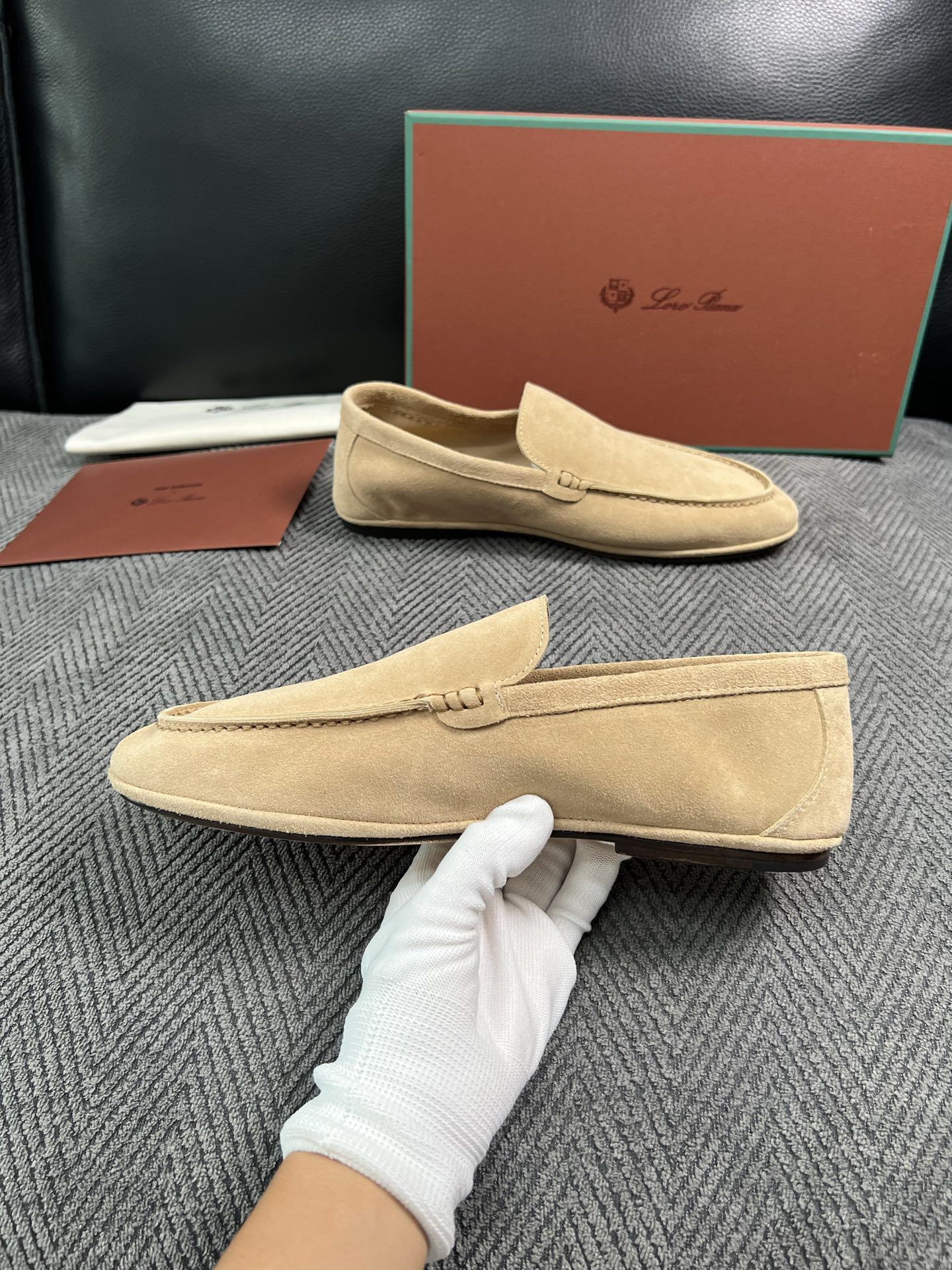 Loro Piana  高品质  顶级工艺品  诺悠翩雅  新品专柜同步原厂配置，鞋面意大利进口牛皮面料，高品质拼接工艺