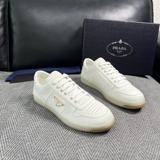 Prada 高品质 顶级工艺品,普拉达 专柜同步,原厂配置意大利进口牛皮面料,进口牛皮内里垫,透气舒适,鞋底:原厂特 Prada 高品质 顶级工艺品,普拉达 专柜同步,原厂配置意大利进口牛皮面料,进口牛皮内里垫,透气舒适,鞋底:原厂特