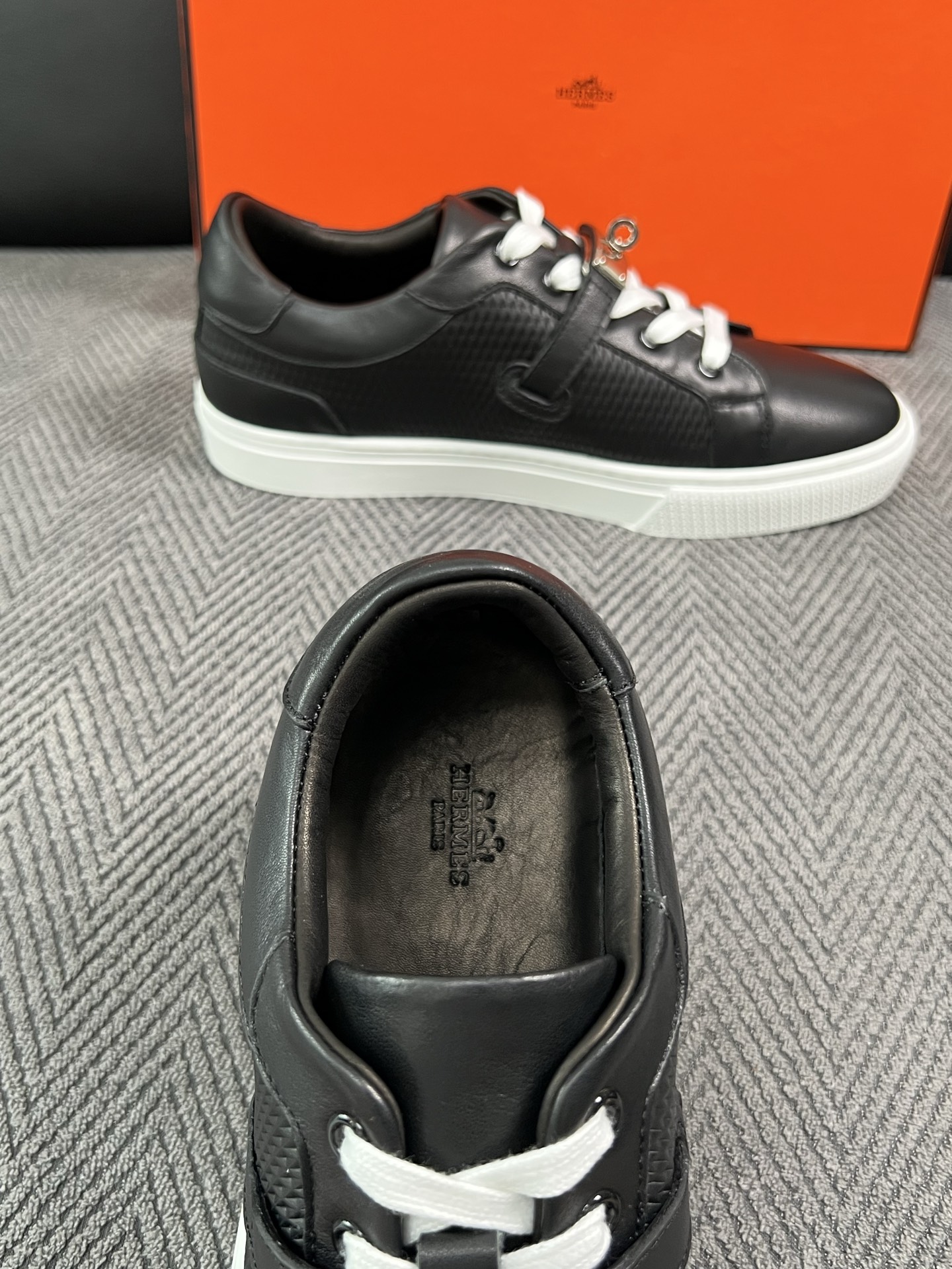 Hermes  高品质  顶级工艺品  爱马仕 专柜同步发售原厂配置，意大利进口原版牛皮面料，高品质拼接工艺，全进口水染