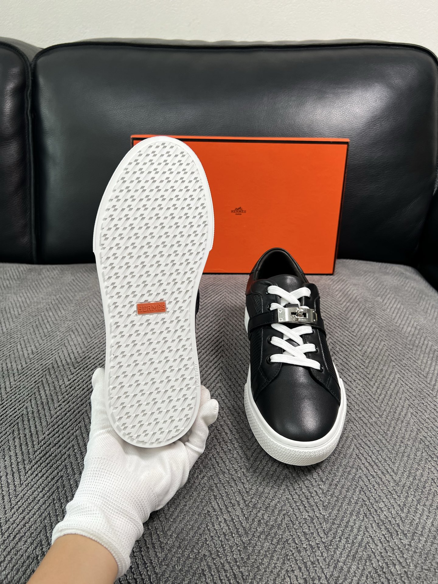 Hermes  高品质  顶级工艺品  爱马仕 专柜同步发售原厂配置，意大利进口原版牛皮面料，高品质拼接工艺，全进口水染
