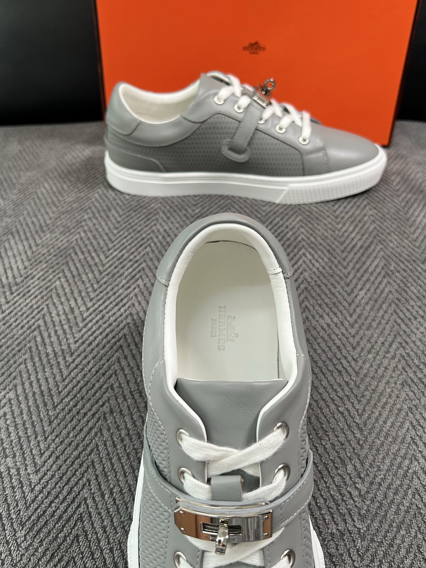 Hermes  高品质  顶级工艺品  爱马仕 专柜同步发售原厂配置，意大利进口原版牛皮面料，高品质拼接工艺，全进口水染
