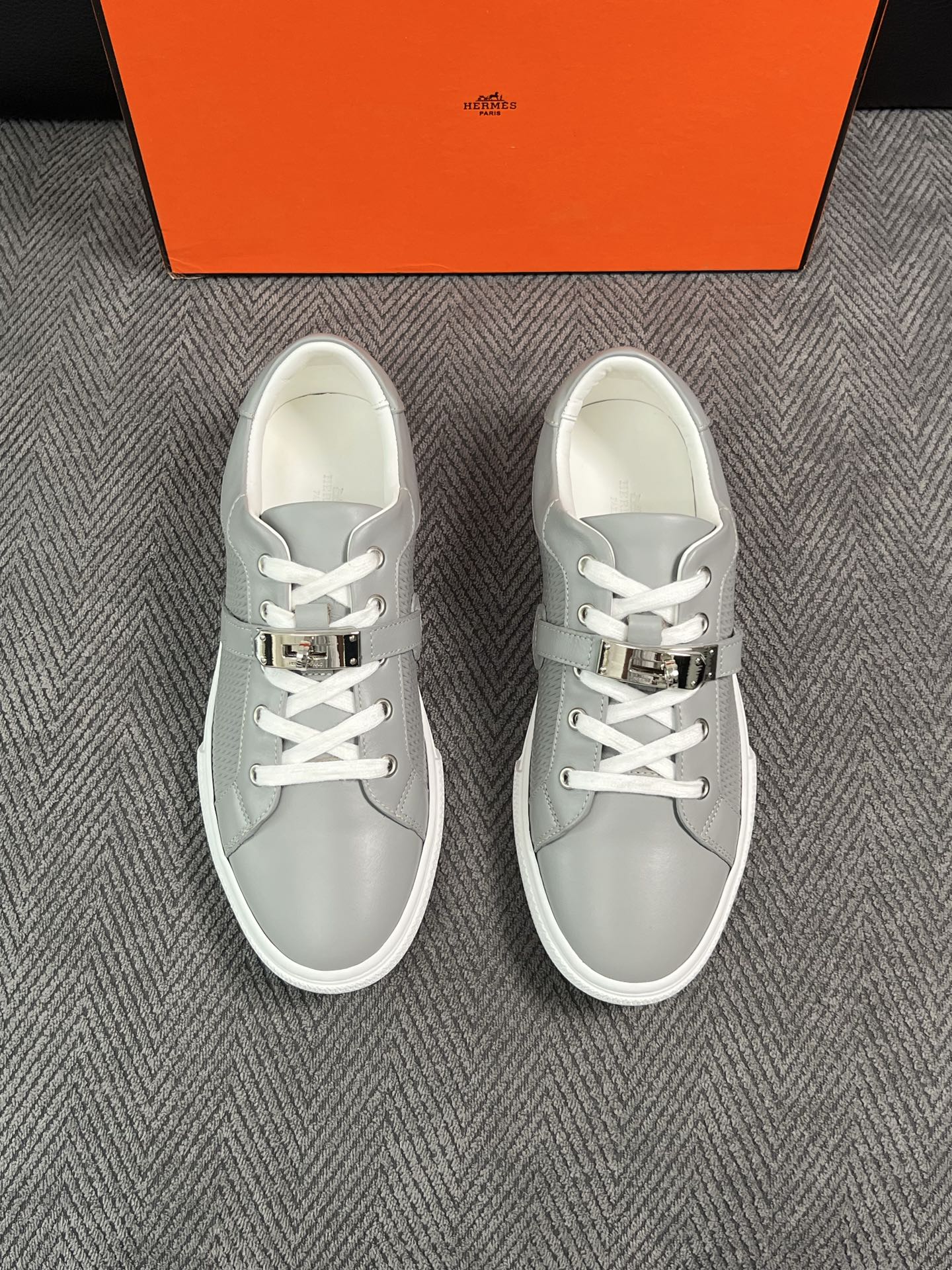 Hermes  高品质  顶级工艺品  爱马仕 专柜同步发售原厂配置，意大利进口原版牛皮面料，高品质拼接工艺，全进口水染