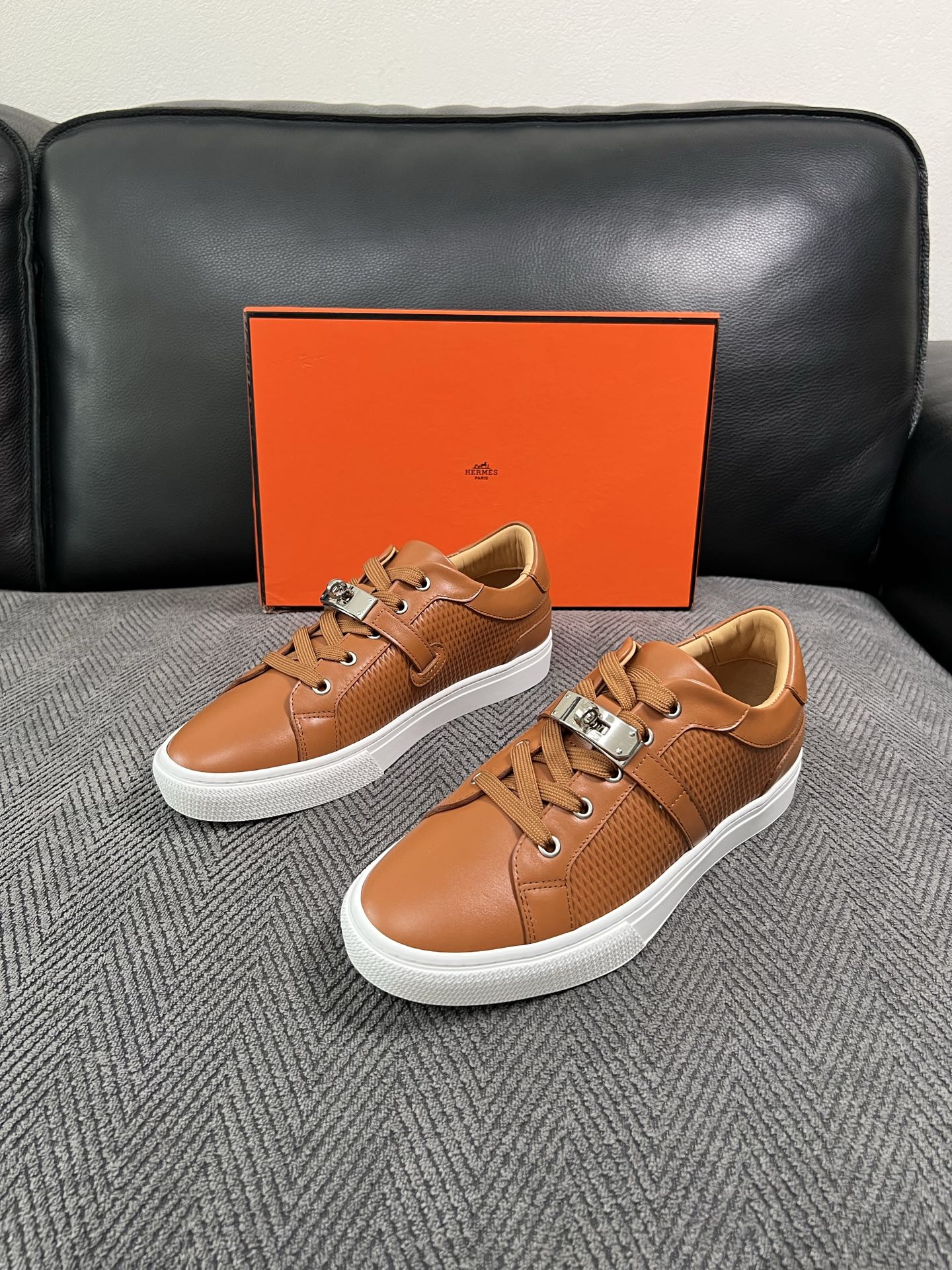 Hermes  高品质  顶级工艺品  爱马仕 专柜同步发售原厂配置，意大利进口原版牛皮面料，高品质拼接工艺，全进口水染
