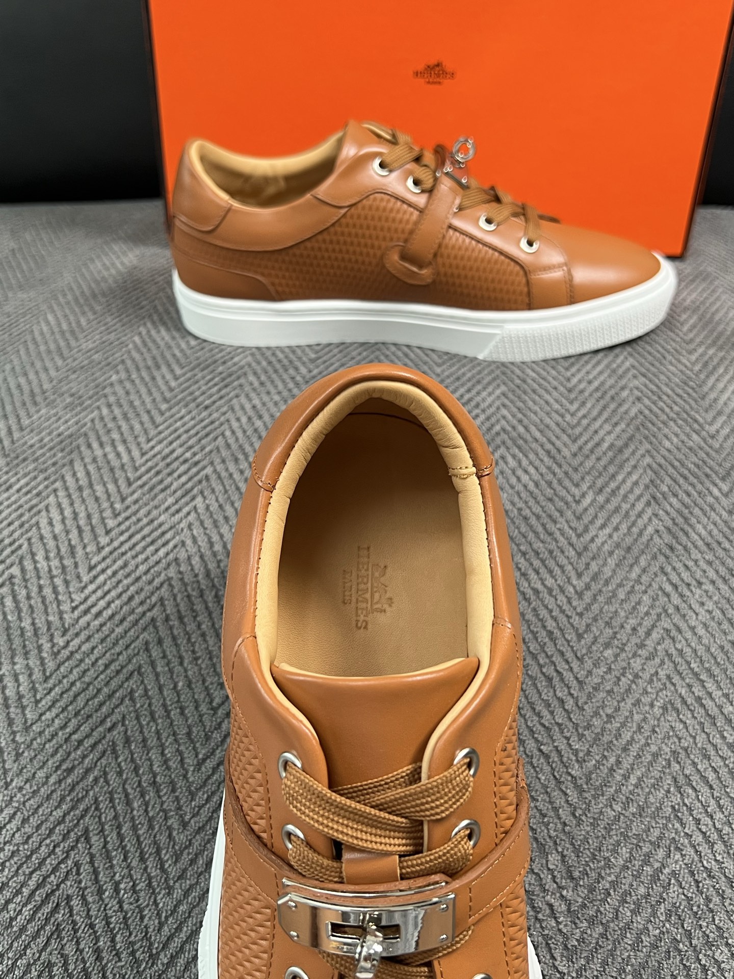 Hermes  高品质  顶级工艺品  爱马仕 专柜同步发售原厂配置，意大利进口原版牛皮面料，高品质拼接工艺，全进口水染