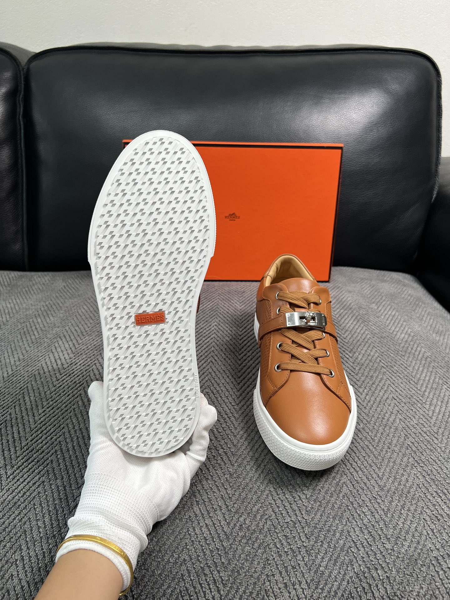 Hermes  高品质  顶级工艺品  爱马仕 专柜同步发售原厂配置，意大利进口原版牛皮面料，高品质拼接工艺，全进口水染