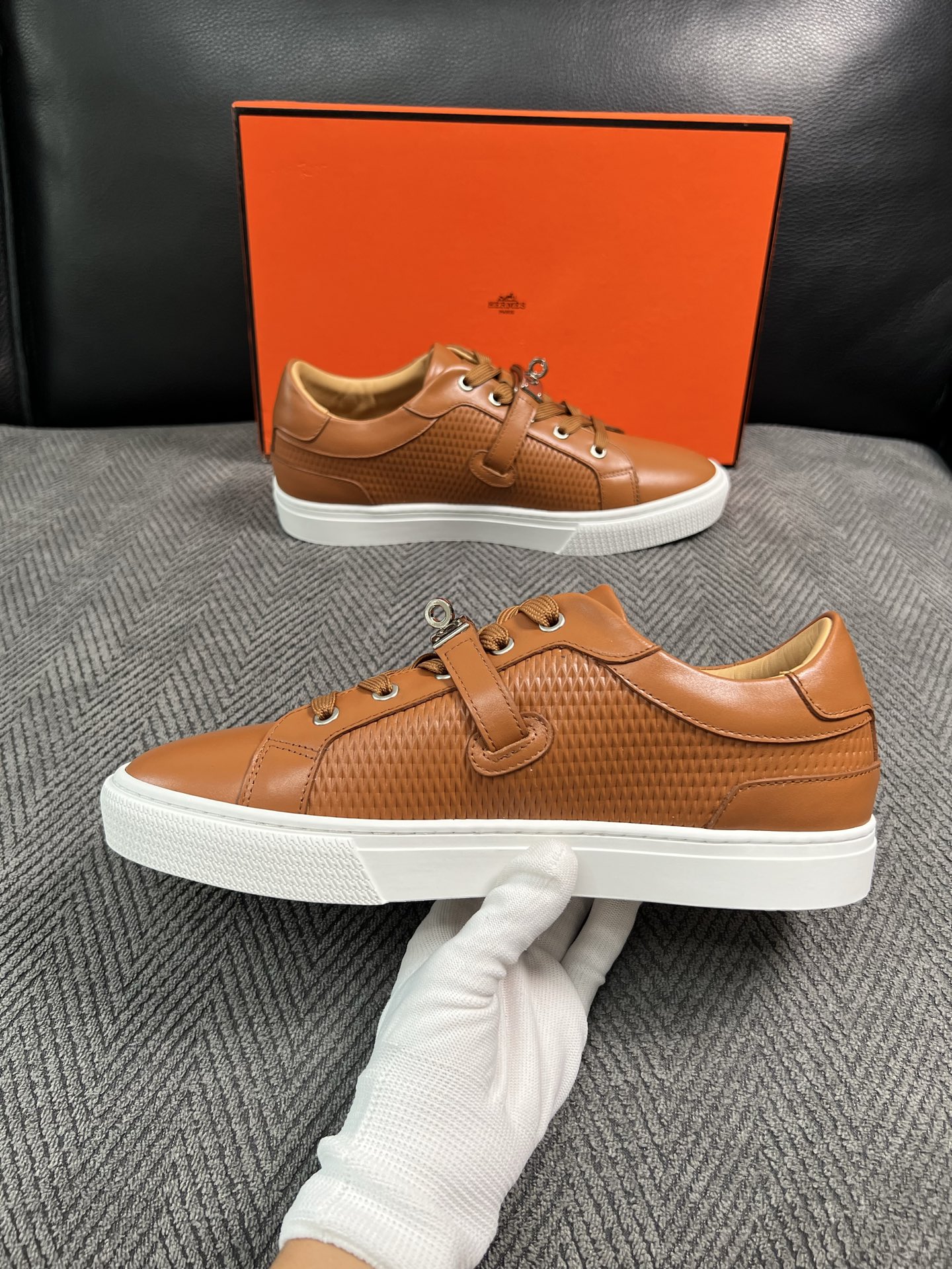 Hermes  高品质  顶级工艺品  爱马仕 专柜同步发售原厂配置，意大利进口原版牛皮面料，高品质拼接工艺，全进口水染