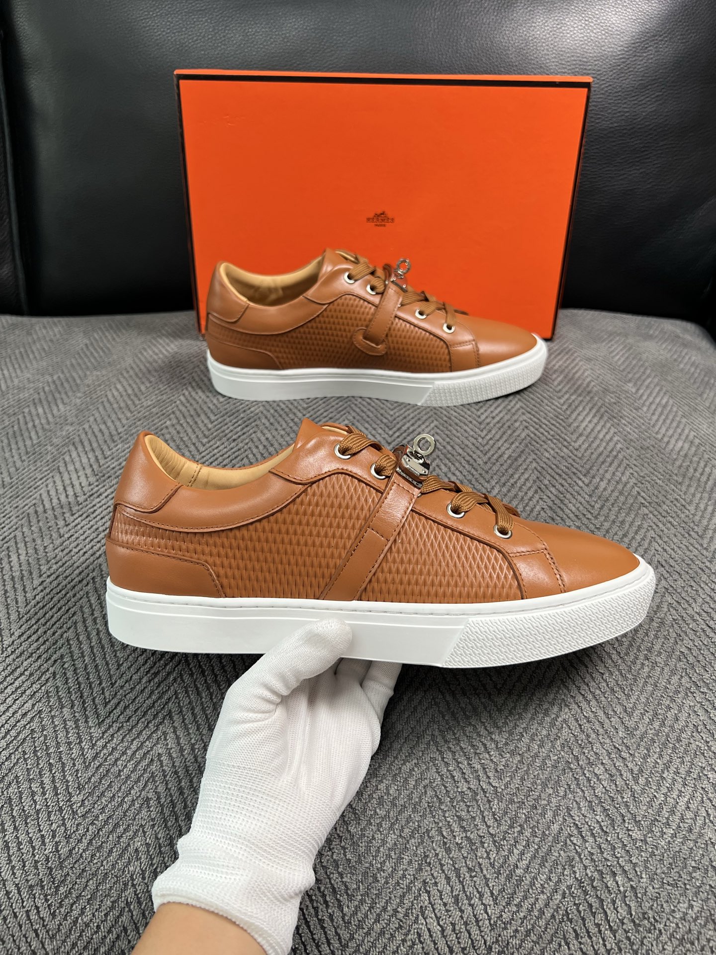 Hermes  高品质  顶级工艺品  爱马仕 专柜同步发售原厂配置，意大利进口原版牛皮面料，高品质拼接工艺，全进口水染
