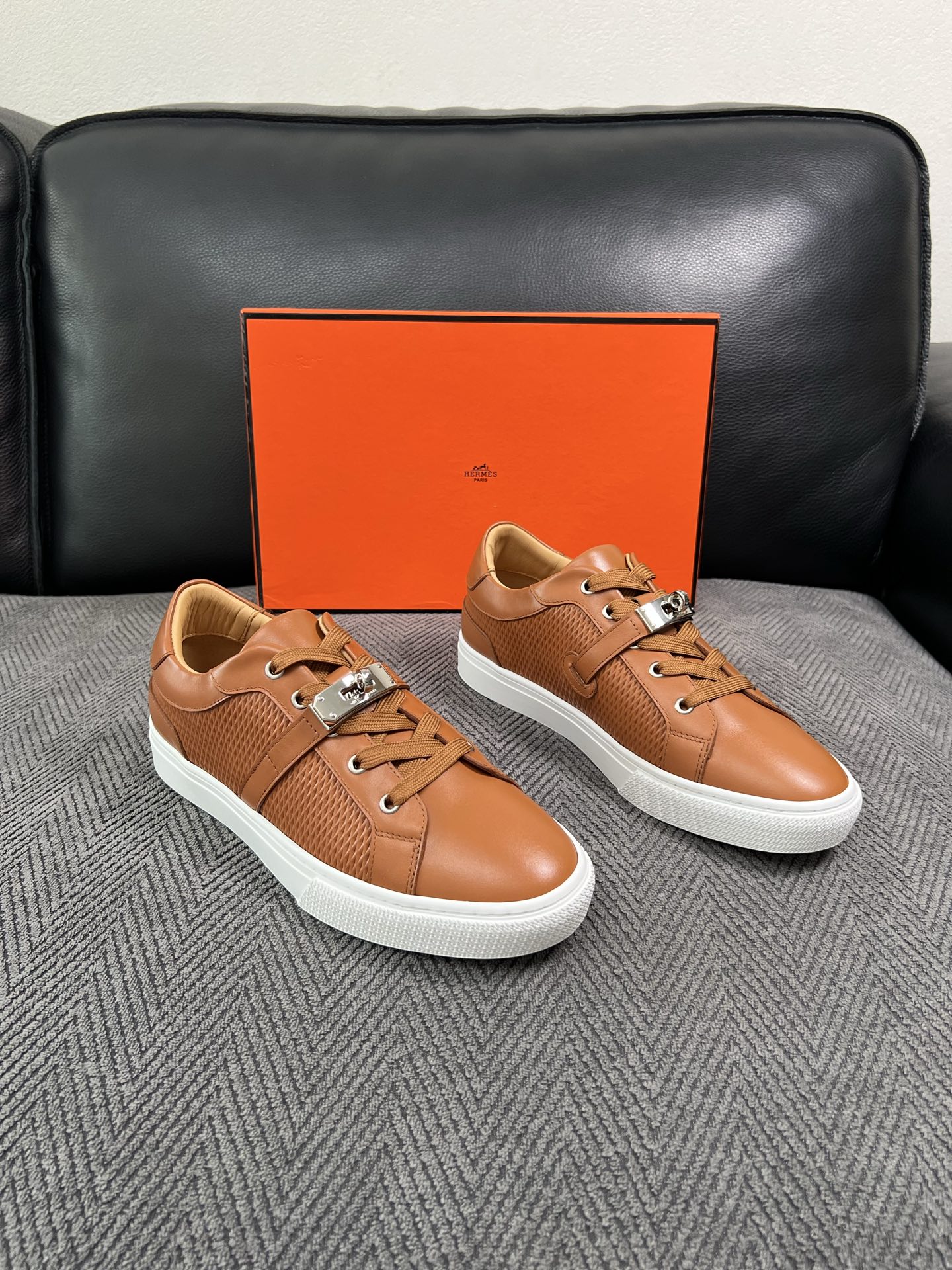 Hermes  高品质  顶级工艺品  爱马仕 专柜同步发售原厂配置，意大利进口原版牛皮面料，高品质拼接工艺，全进口水染