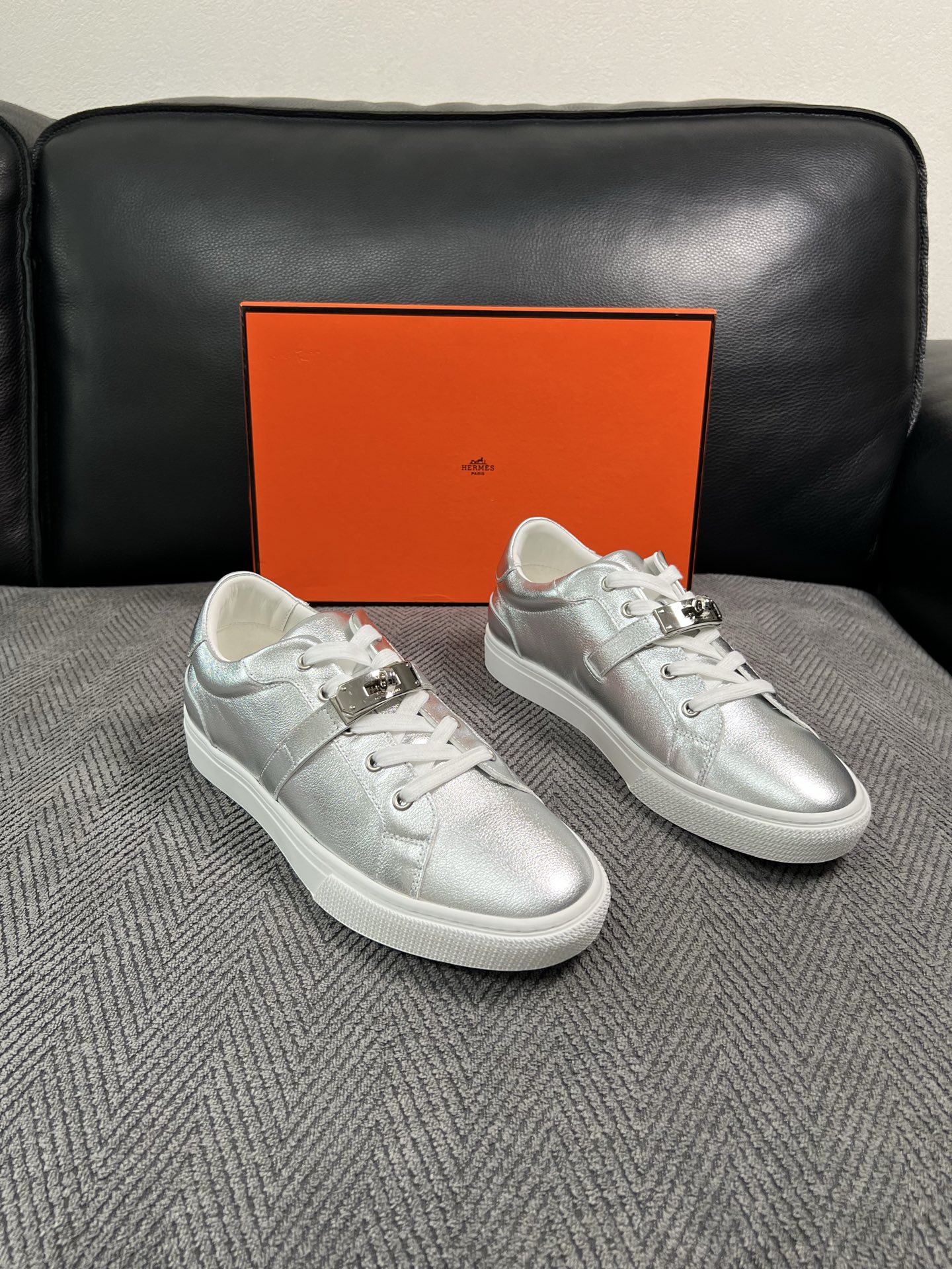 Hermes  高品质  顶级工艺品  爱马仕 专柜同步发售原厂配置，意大利进口原版牛皮面料，高品质拼接工艺，全进口水染