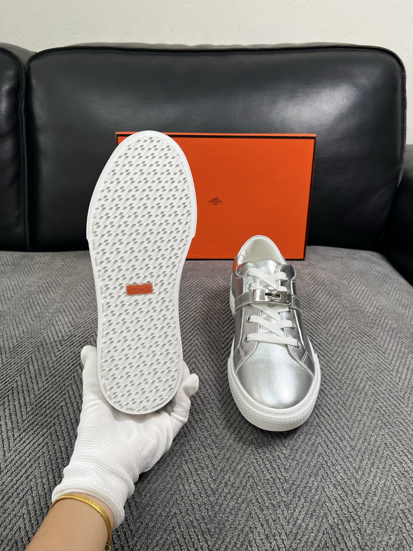 Hermes  高品质  顶级工艺品  爱马仕 专柜同步发售原厂配置，意大利进口原版牛皮面料，高品质拼接工艺，全进口水染