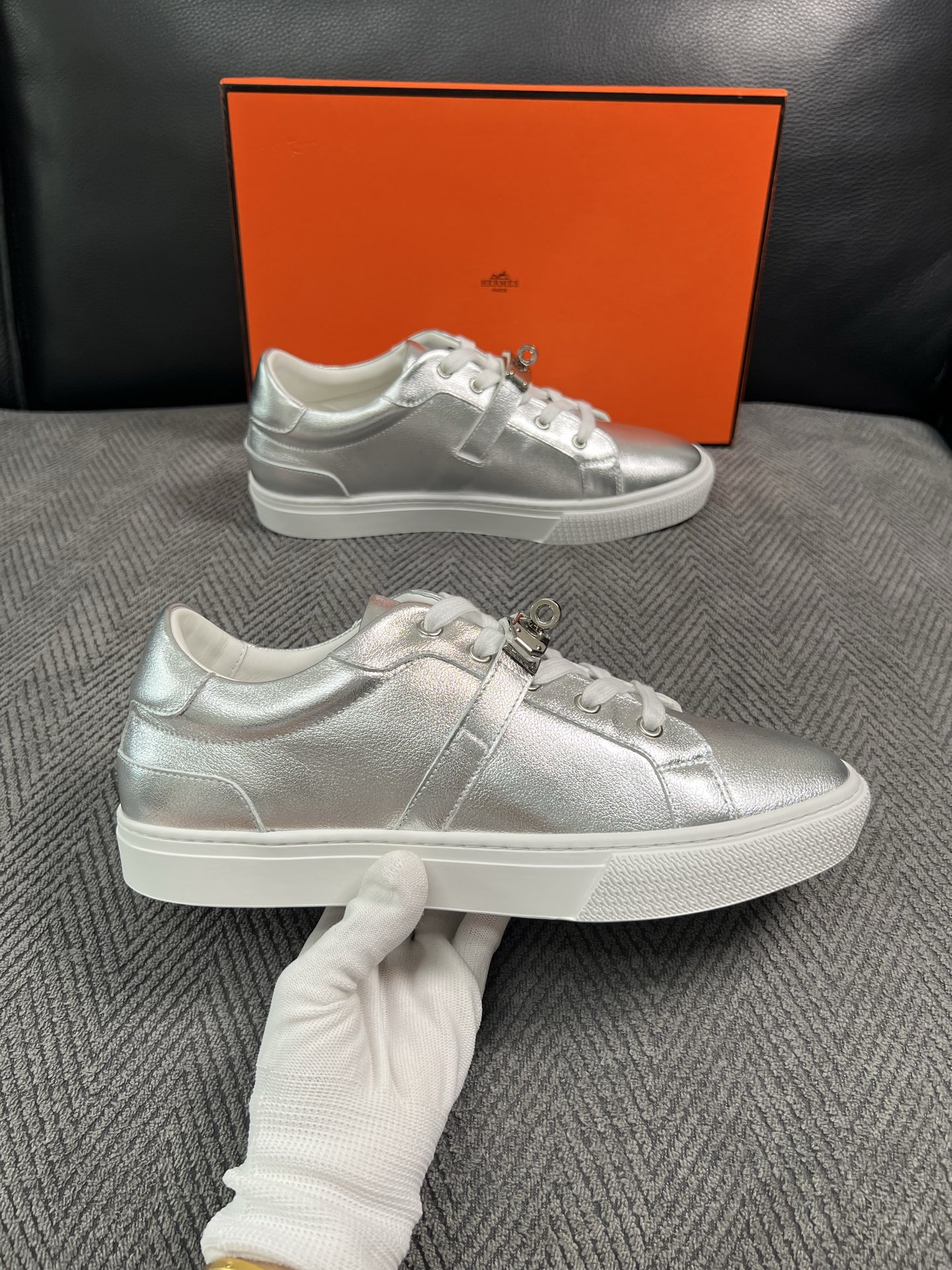 Hermes  高品质  顶级工艺品  爱马仕 专柜同步发售原厂配置，意大利进口原版牛皮面料，高品质拼接工艺，全进口水染