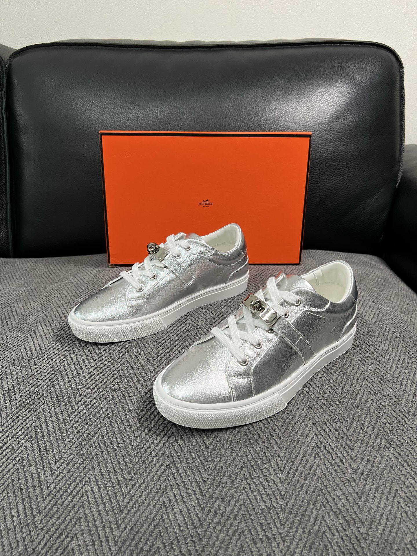 Hermes  高品质  顶级工艺品  爱马仕 专柜同步发售原厂配置，意大利进口原版牛皮面料，高品质拼接工艺，全进口水染