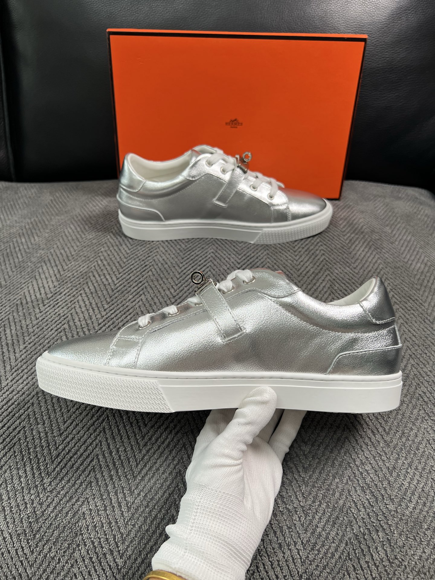 Hermes  高品质  顶级工艺品  爱马仕 专柜同步发售原厂配置，意大利进口原版牛皮面料，高品质拼接工艺，全进口水染