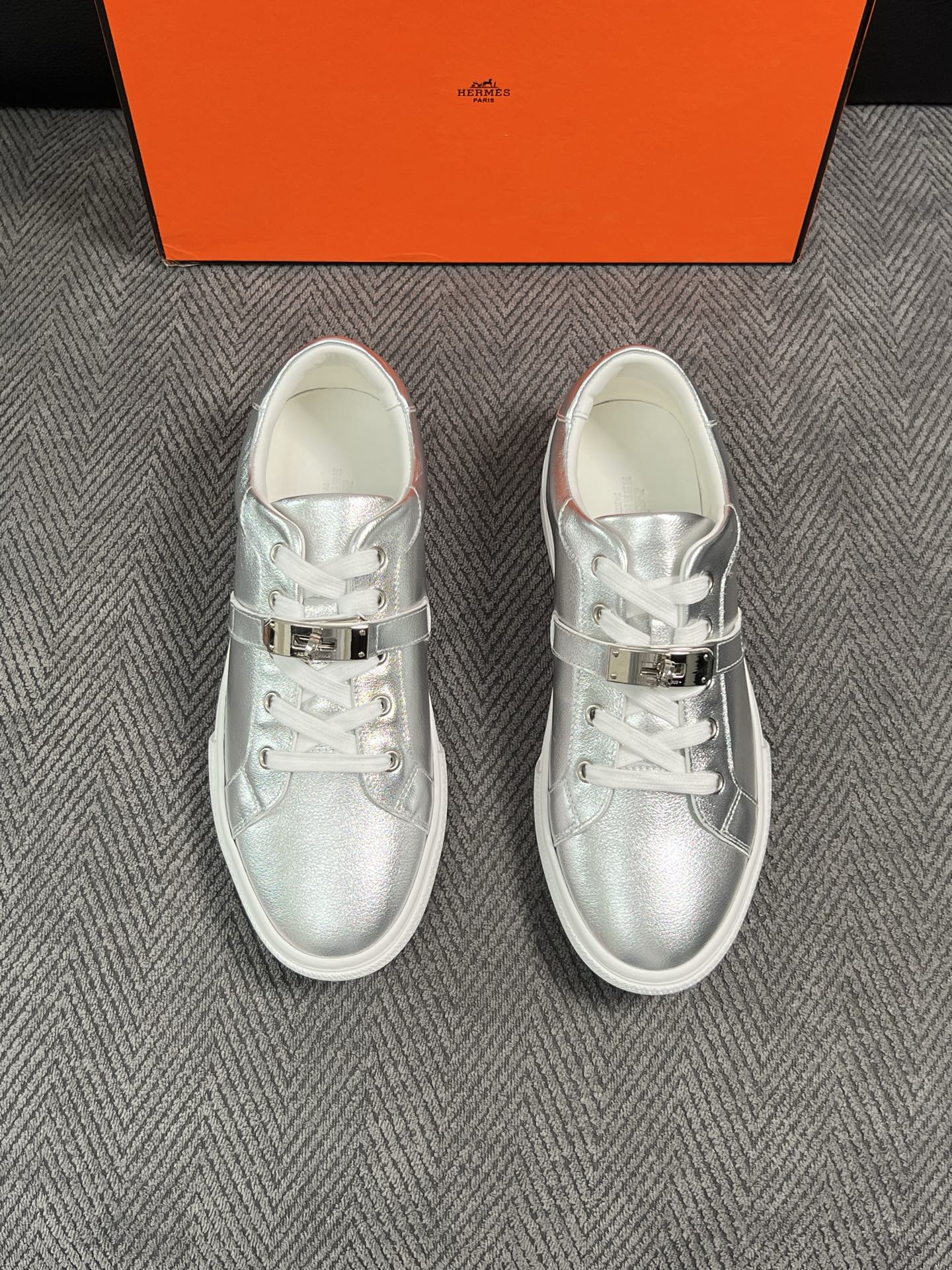 Hermes  高品质  顶级工艺品  爱马仕 专柜同步发售原厂配置，意大利进口原版牛皮面料，高品质拼接工艺，全进口水染