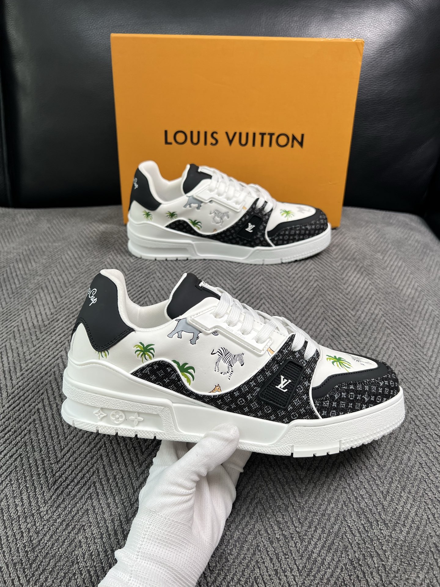 Lv  高品质  顶级工艺品  路易威登，运动板鞋专柜同步，鞋面意大利进口，高品质拼接缤纷色彩复杂工艺品，进口网布里垫柔