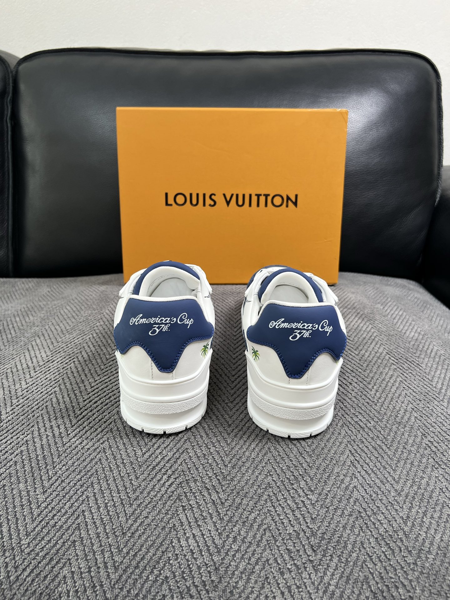 Lv  高品质  顶级工艺品  路易威登，运动板鞋专柜同步，鞋面意大利进口，高品质拼接缤纷色彩复杂工艺品，进口网布里垫柔