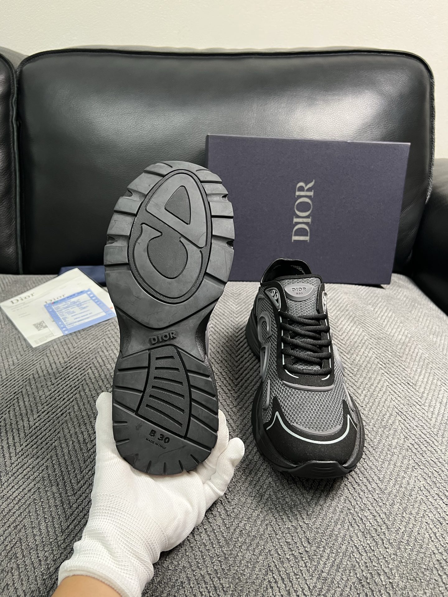 Dior  高品质  顶级工艺品 迪奥  专柜同步 原厂配置，意大利进口原版牛皮面料，透气舒适进口水染牛里垫，鞋底：原厂