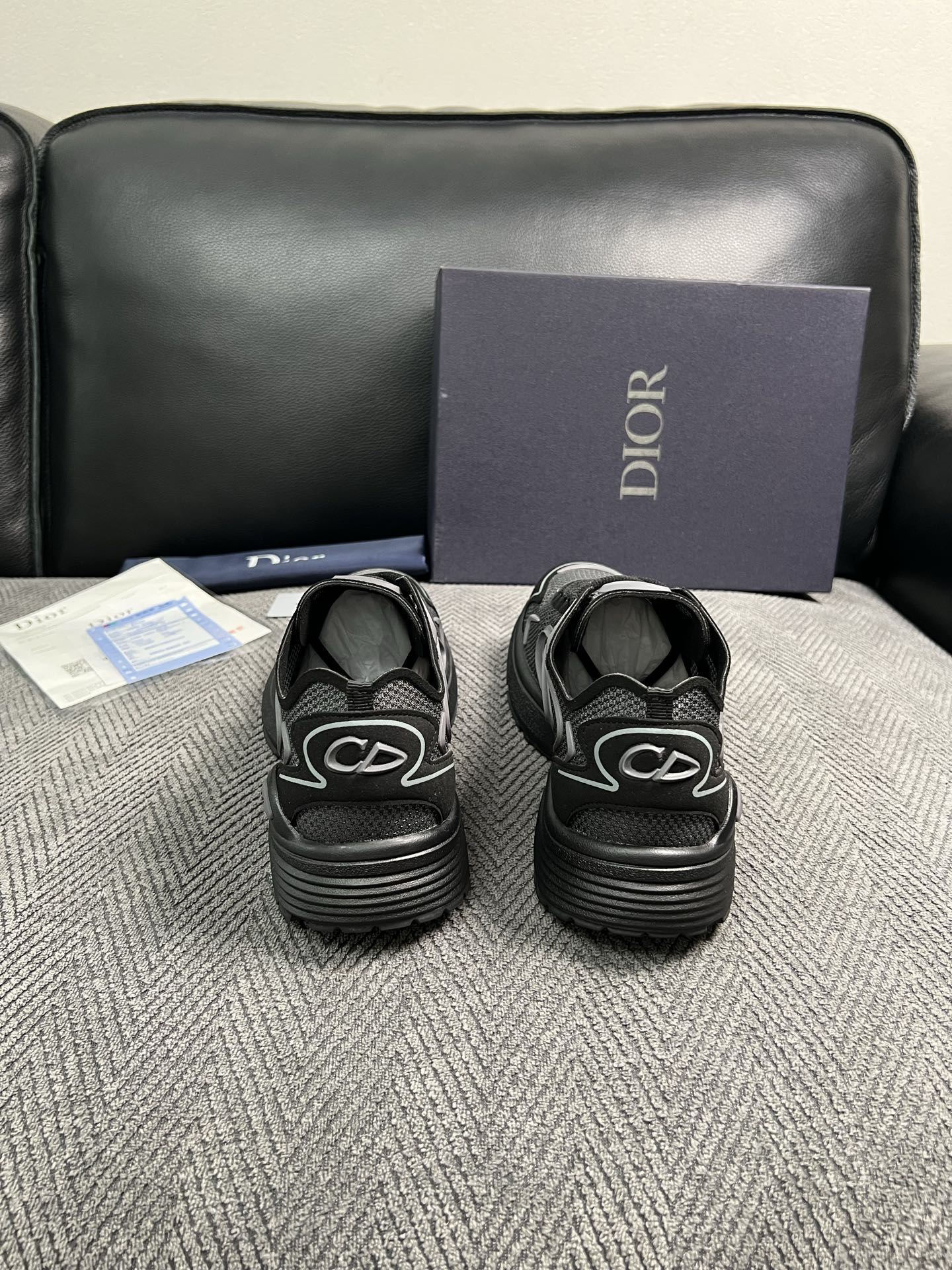 Dior  高品质  顶级工艺品 迪奥  专柜同步 原厂配置，意大利进口原版牛皮面料，透气舒适进口水染牛里垫，鞋底：原厂