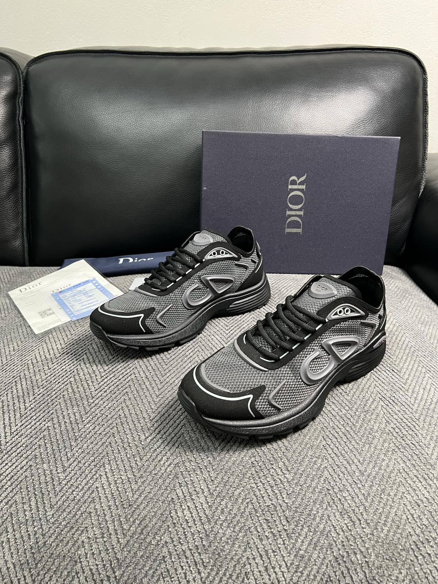 Dior  高品质  顶级工艺品 迪奥  专柜同步 原厂配置，意大利进口原版牛皮面料，透气舒适进口水染牛里垫，鞋底：原厂