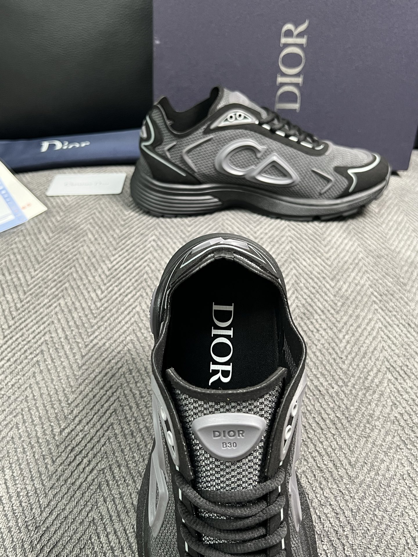 Dior  高品质  顶级工艺品 迪奥  专柜同步 原厂配置，意大利进口原版牛皮面料，透气舒适进口水染牛里垫，鞋底：原厂