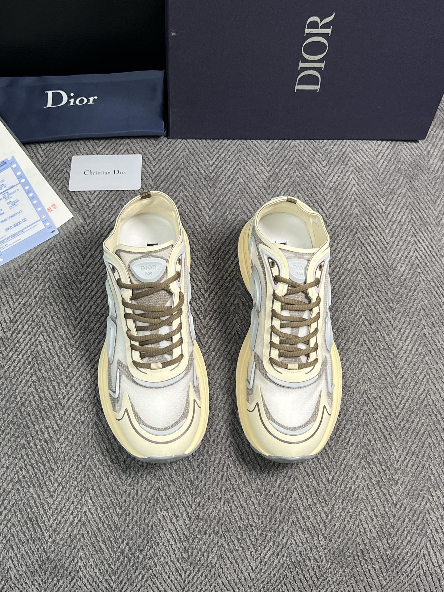 Dior  高品质  顶级工艺品 迪奥  专柜同步 原厂配置，意大利进口原版牛皮面料，透气舒适进口水染牛里垫，鞋底：原厂