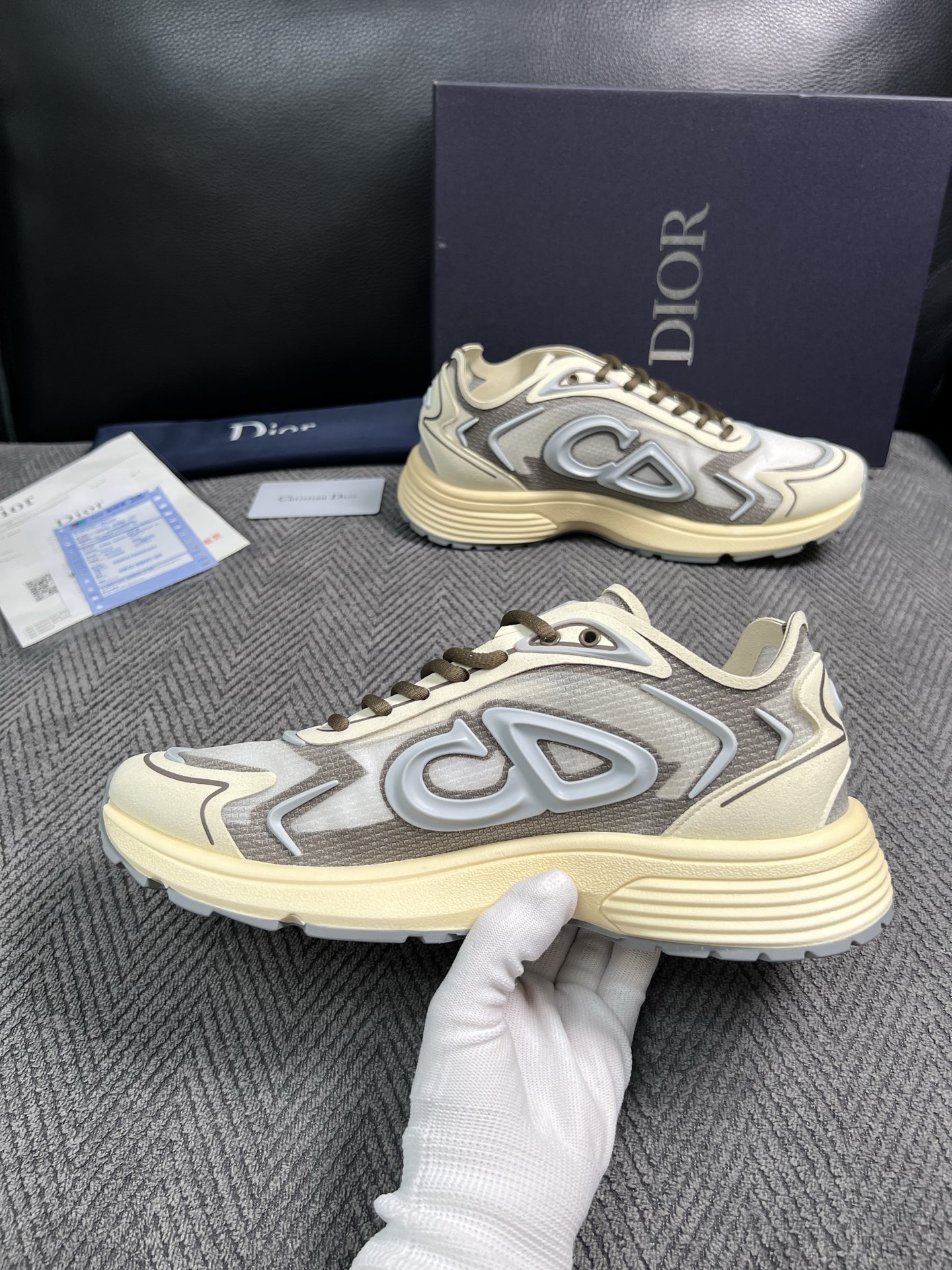 Dior  高品质  顶级工艺品 迪奥  专柜同步 原厂配置，意大利进口原版牛皮面料，透气舒适进口水染牛里垫，鞋底：原厂
