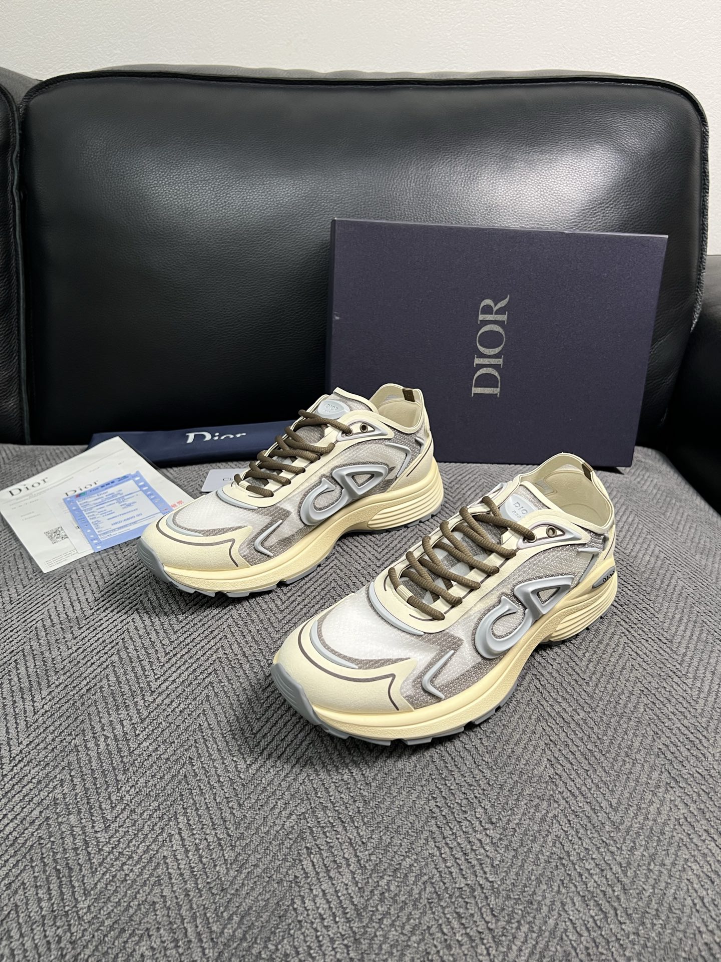 Dior  高品质  顶级工艺品 迪奥  专柜同步 原厂配置，意大利进口原版牛皮面料，透气舒适进口水染牛里垫，鞋底：原厂