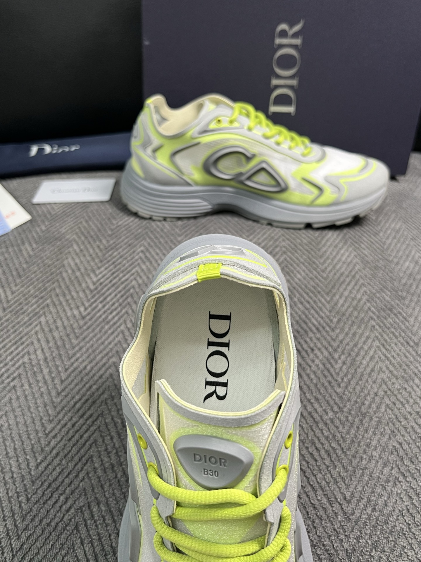 Dior  高品质  顶级工艺品 迪奥  专柜同步 原厂配置，意大利进口原版牛皮面料，透气舒适进口水染牛里垫，鞋底：原厂