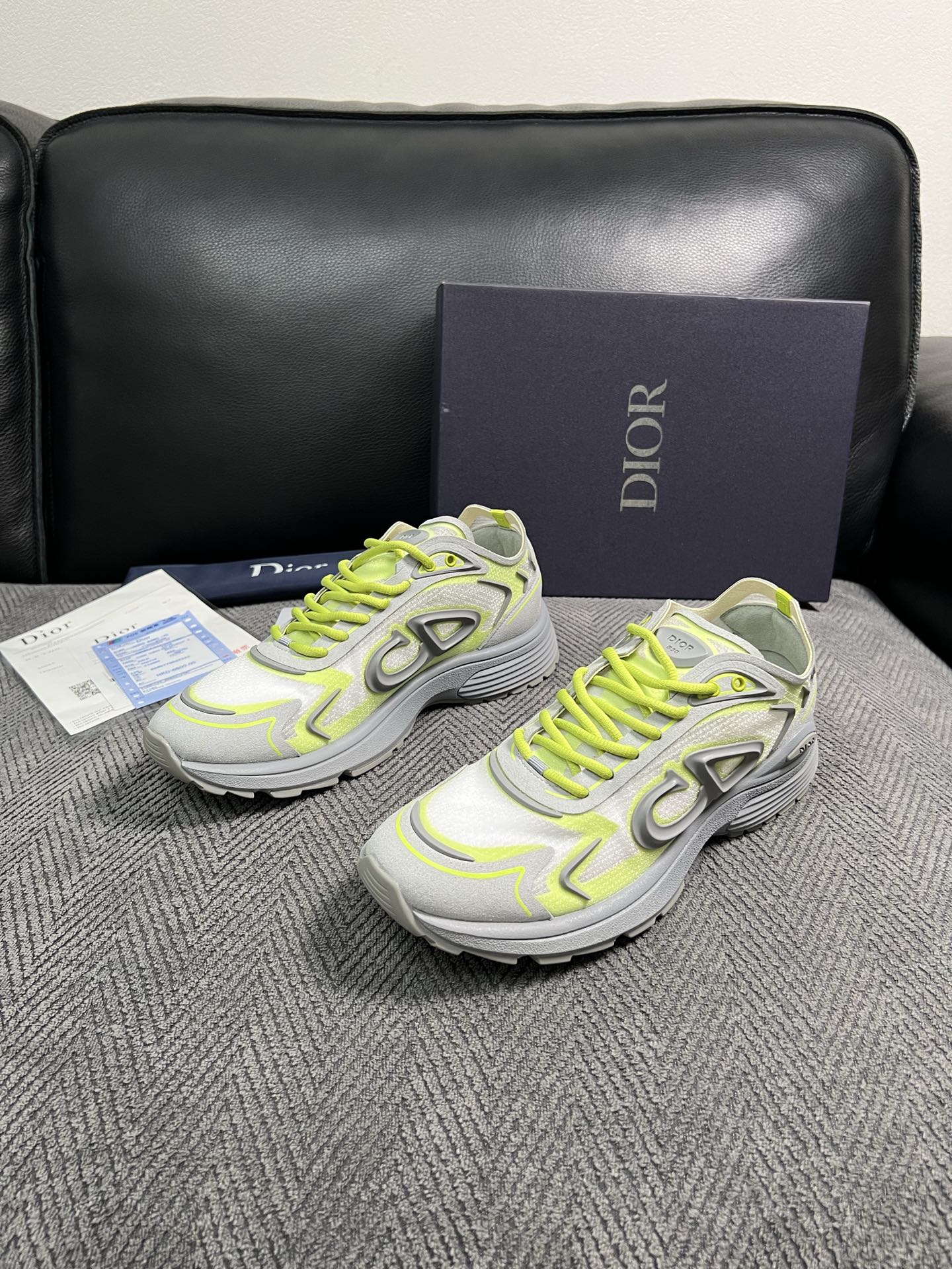 Dior  高品质  顶级工艺品 迪奥  专柜同步 原厂配置，意大利进口原版牛皮面料，透气舒适进口水染牛里垫，鞋底：原厂