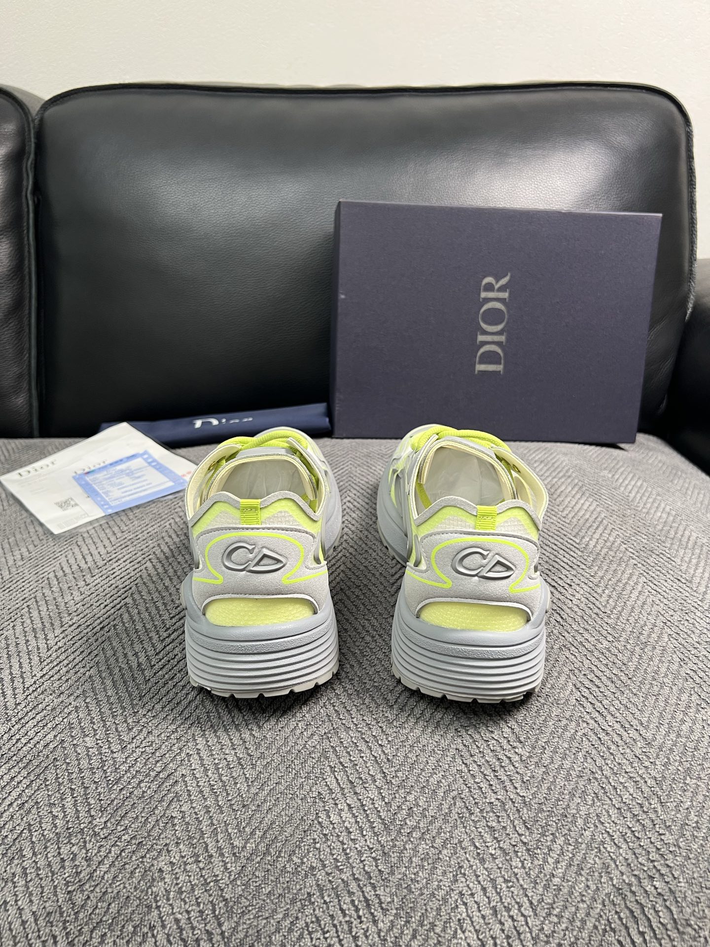 Dior  高品质  顶级工艺品 迪奥  专柜同步 原厂配置，意大利进口原版牛皮面料，透气舒适进口水染牛里垫，鞋底：原厂