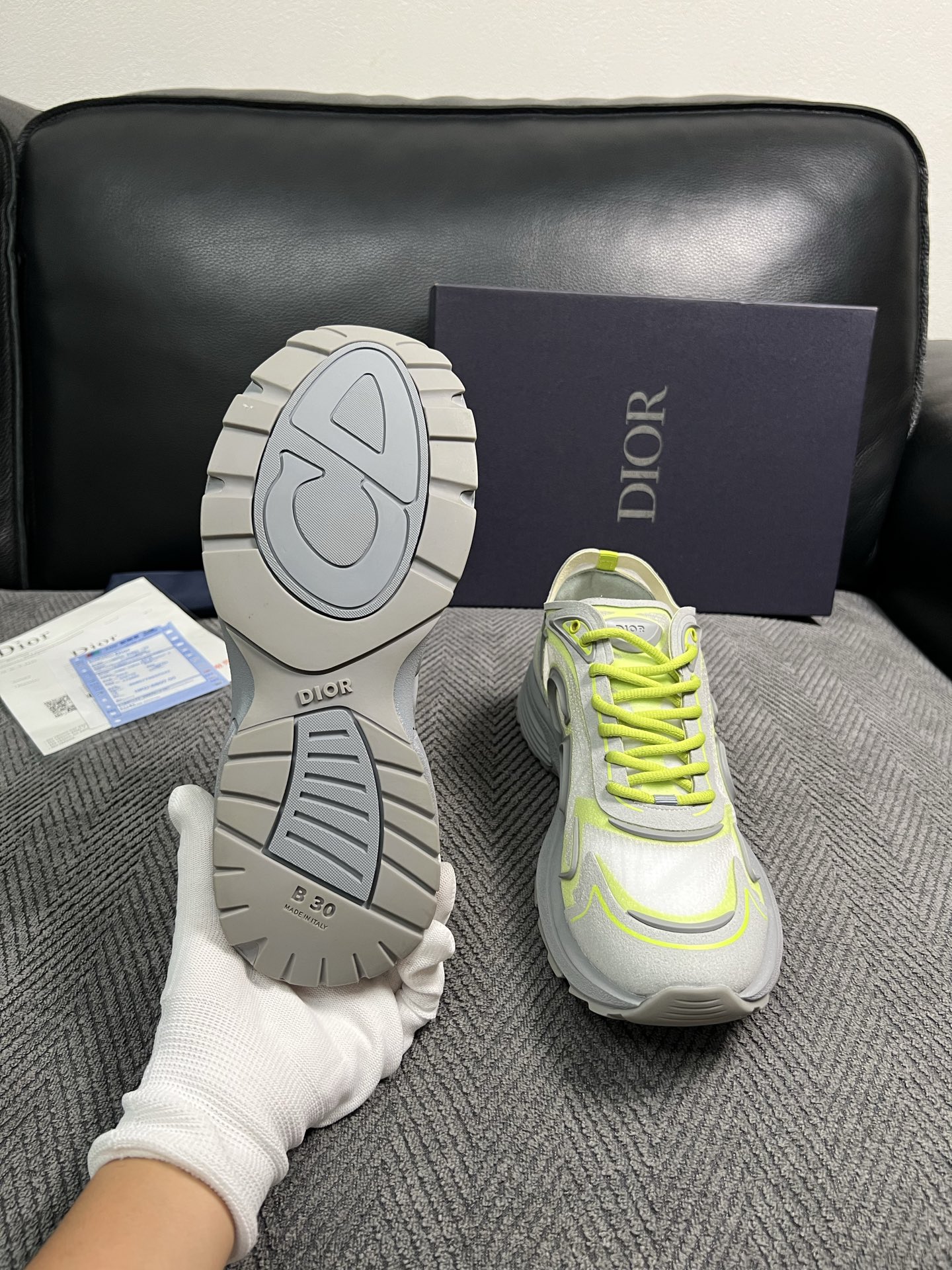 Dior  高品质  顶级工艺品 迪奥  专柜同步 原厂配置，意大利进口原版牛皮面料，透气舒适进口水染牛里垫，鞋底：原厂