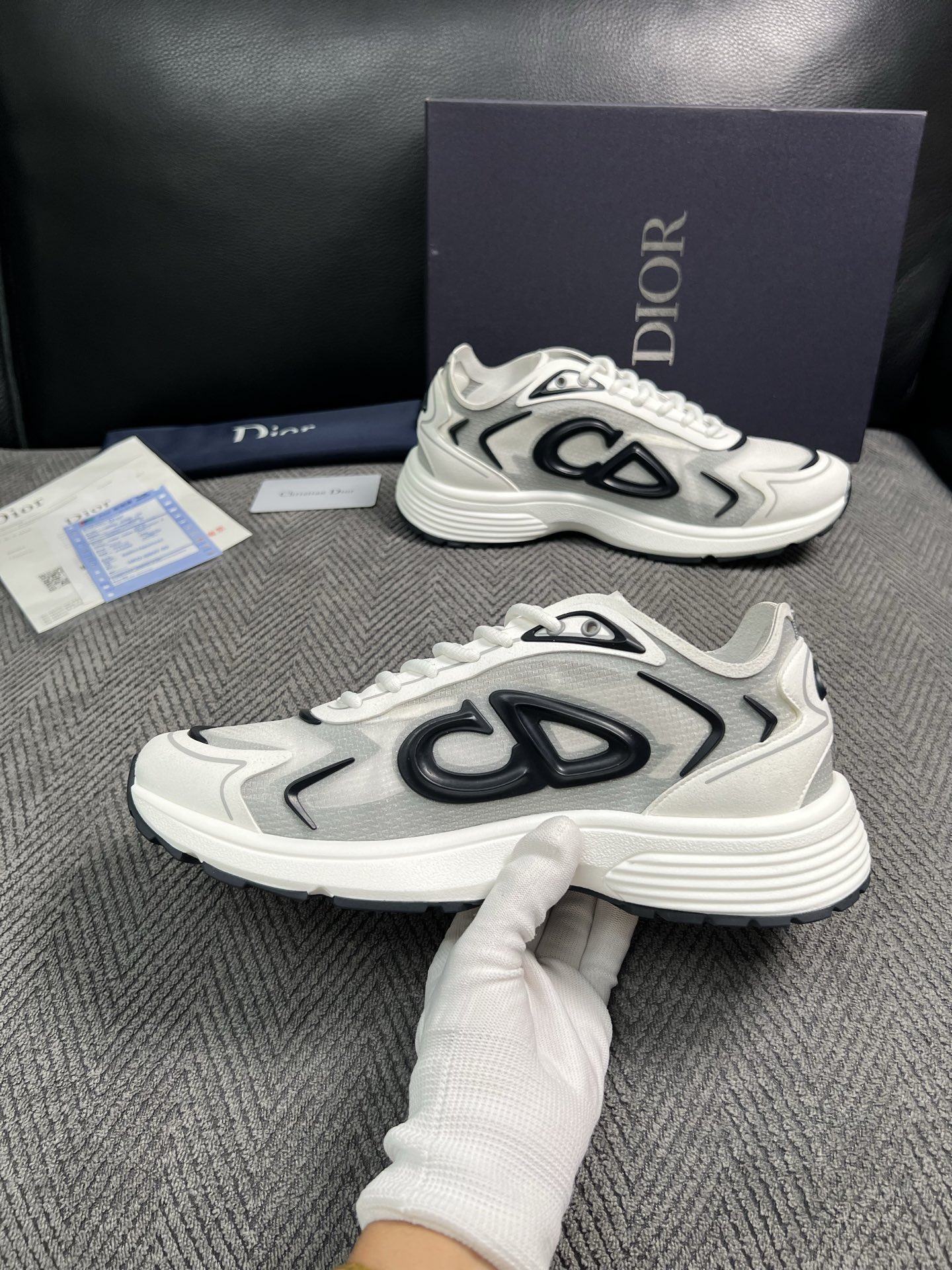 Dior  高品质  顶级工艺品 迪奥  专柜同步 原厂配置，意大利进口原版牛皮面料，透气舒适进口水染牛里垫，鞋底：原厂