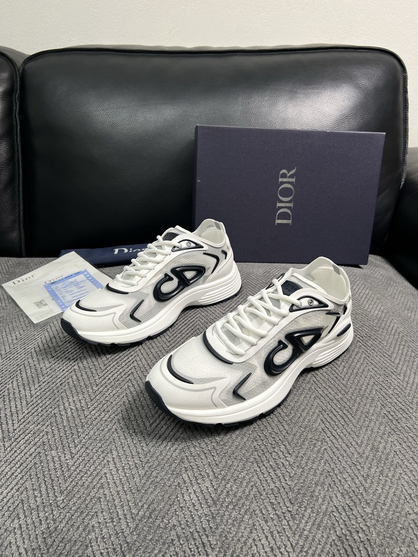 Dior  高品质  顶级工艺品 迪奥  专柜同步 原厂配置，意大利进口原版牛皮面料，透气舒适进口水染牛里垫，鞋底：原厂