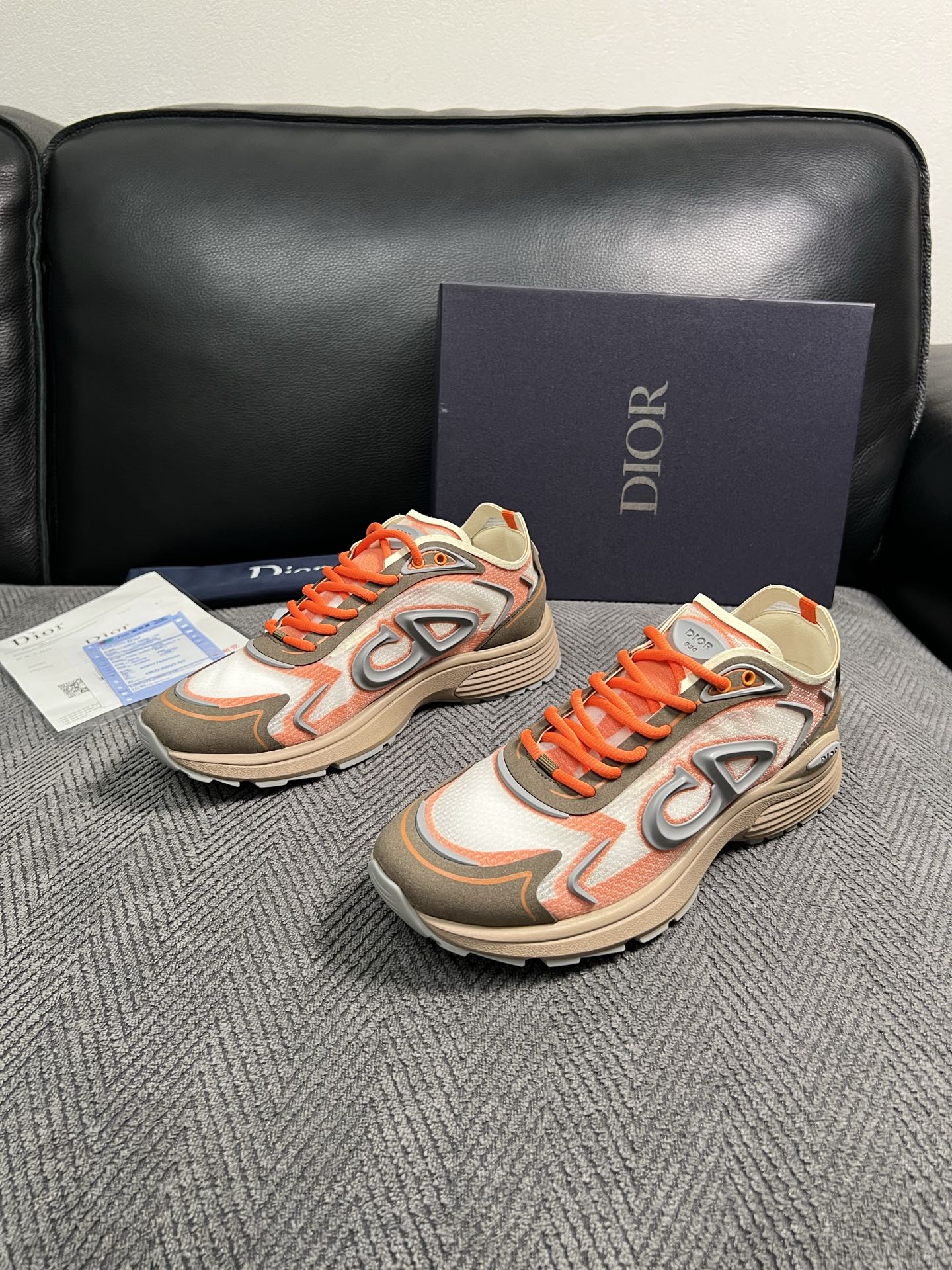 Dior  高品质  顶级工艺品 迪奥  专柜同步 原厂配置，意大利进口原版牛皮面料，透气舒适进口水染牛里垫，鞋底：原厂