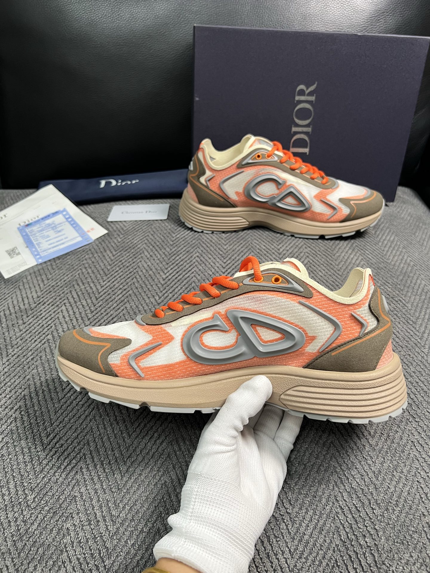 Dior  高品质  顶级工艺品 迪奥  专柜同步 原厂配置，意大利进口原版牛皮面料，透气舒适进口水染牛里垫，鞋底：原厂