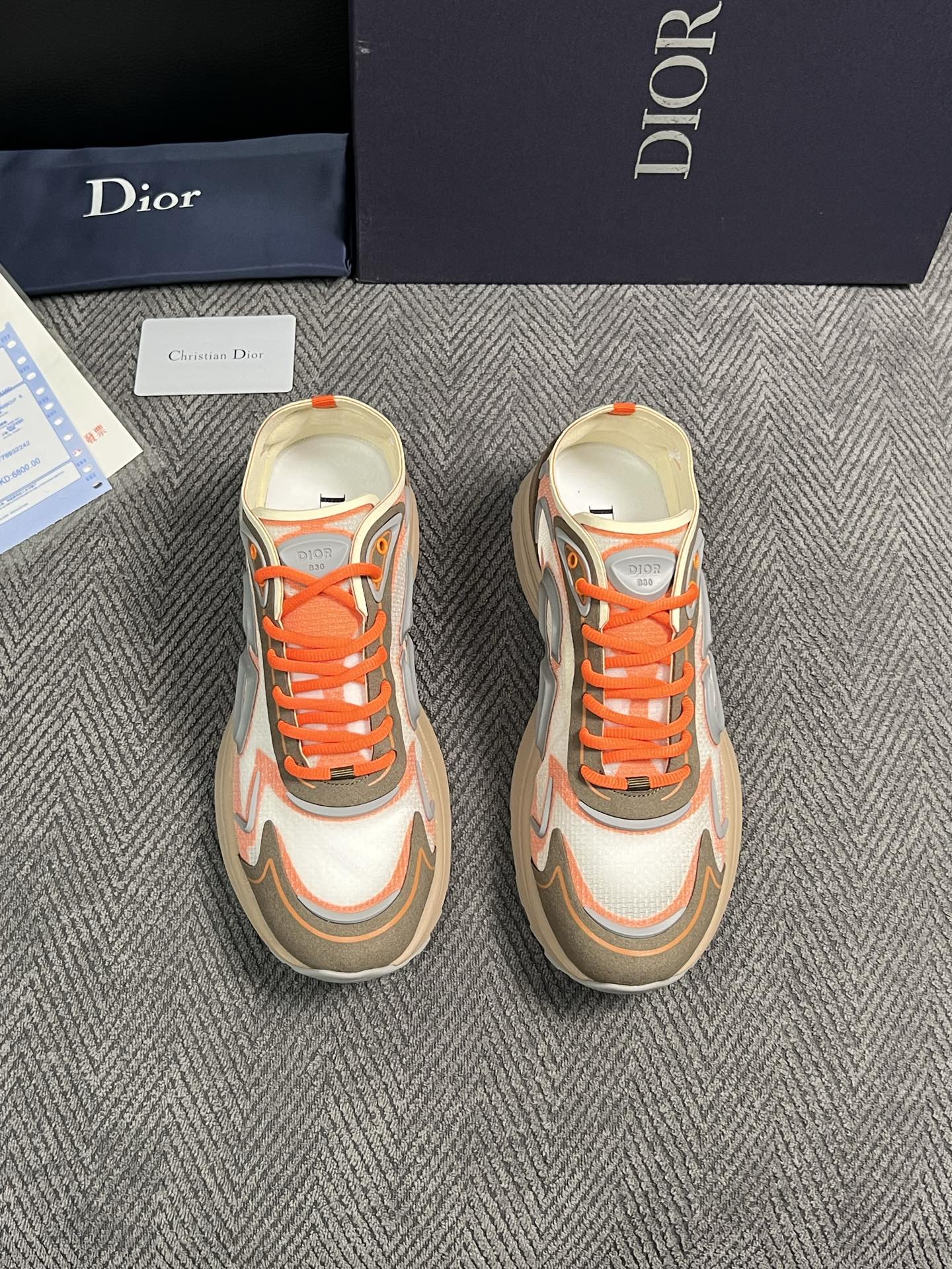 Dior  高品质  顶级工艺品 迪奥  专柜同步 原厂配置，意大利进口原版牛皮面料，透气舒适进口水染牛里垫，鞋底：原厂