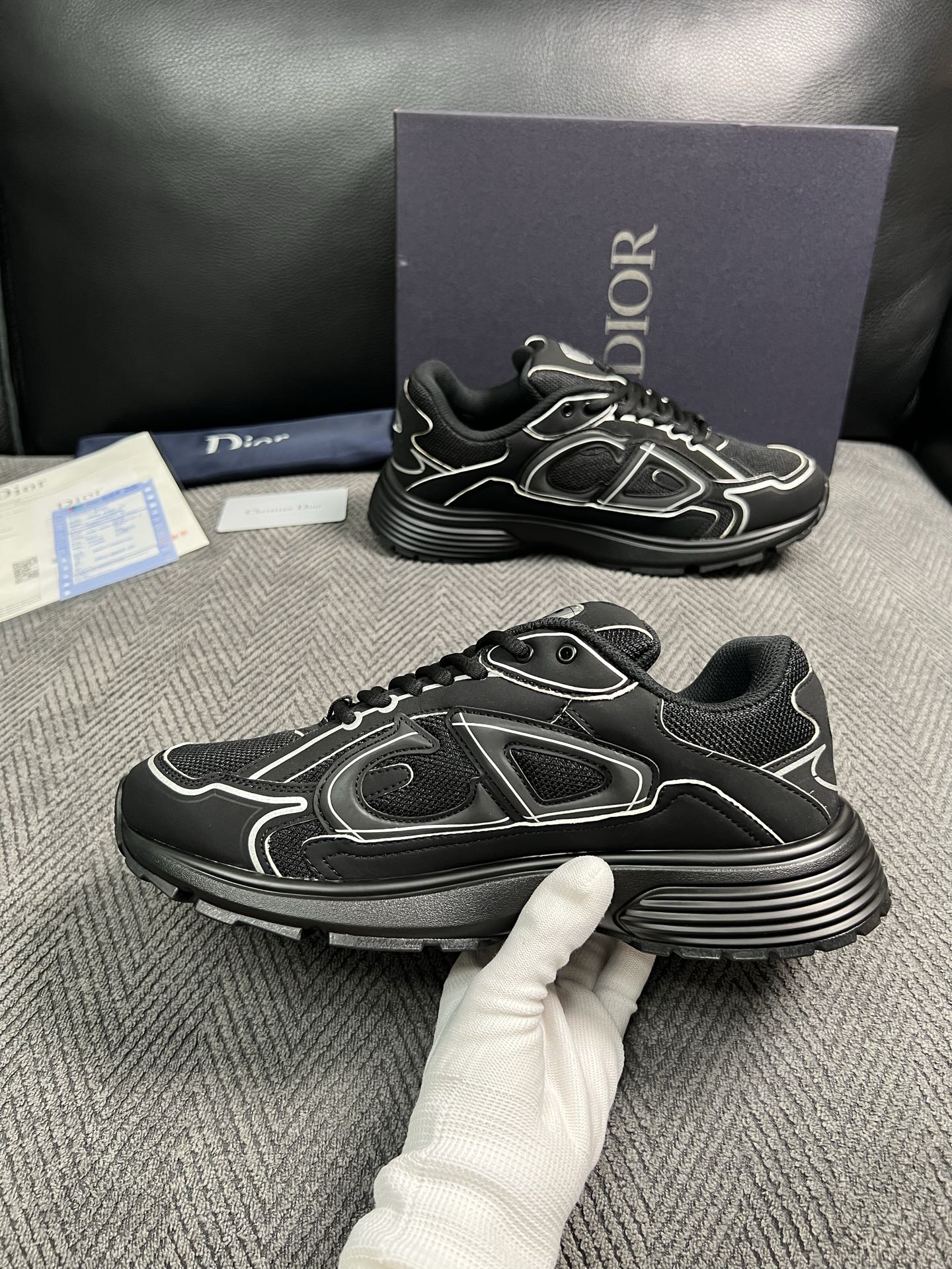 Dior  高品质  顶级工艺品 迪奥  专柜同步 原厂配置，意大利进口原版牛皮面料，透气舒适进口水染牛里垫，鞋底：原厂