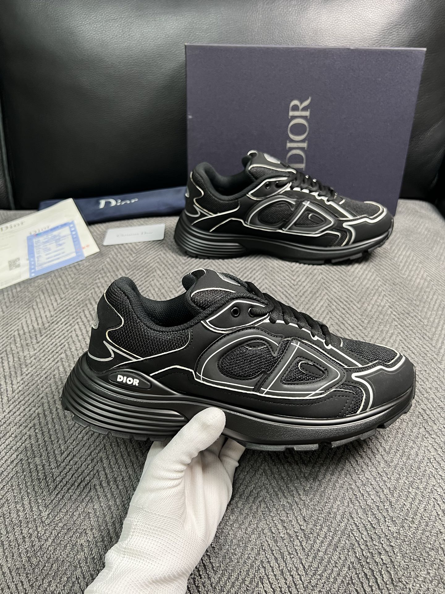 Dior  高品质  顶级工艺品 迪奥  专柜同步 原厂配置，意大利进口原版牛皮面料，透气舒适进口水染牛里垫，鞋底：原厂