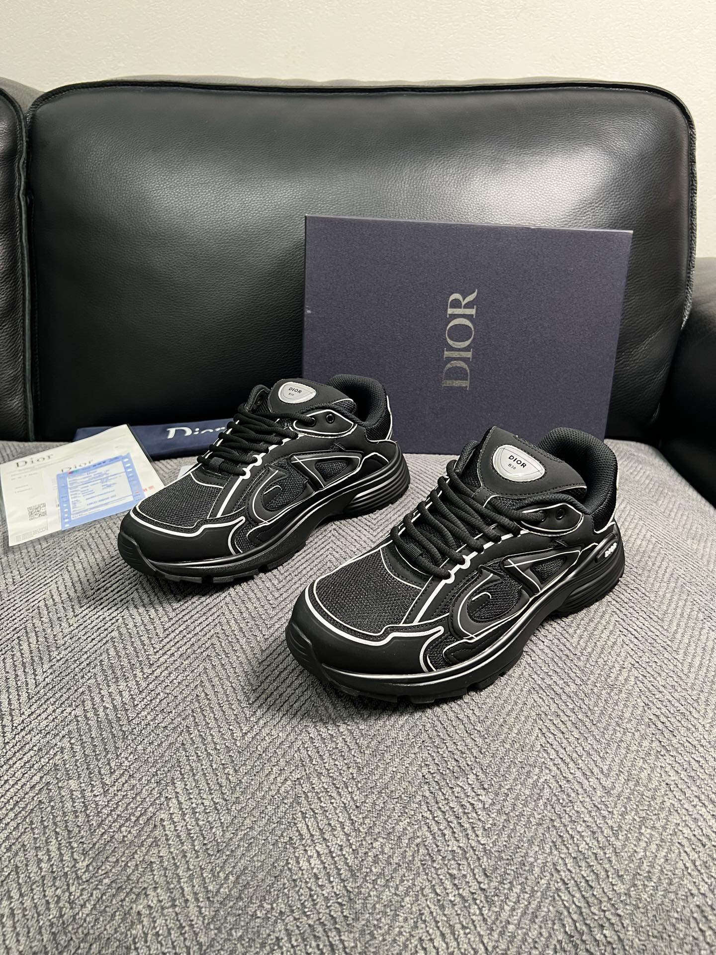 Dior  高品质  顶级工艺品 迪奥  专柜同步 原厂配置，意大利进口原版牛皮面料，透气舒适进口水染牛里垫，鞋底：原厂