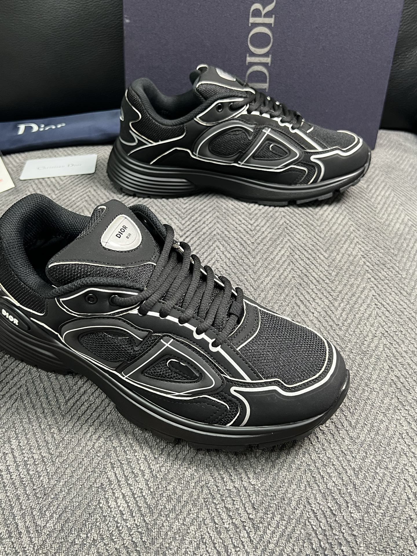 Dior  高品质  顶级工艺品 迪奥  专柜同步 原厂配置，意大利进口原版牛皮面料，透气舒适进口水染牛里垫，鞋底：原厂