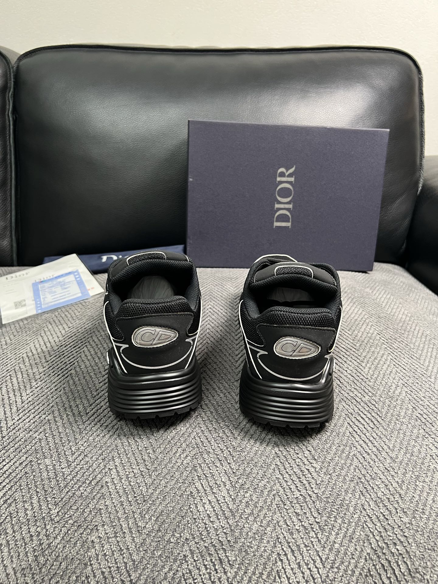 Dior  高品质  顶级工艺品 迪奥  专柜同步 原厂配置，意大利进口原版牛皮面料，透气舒适进口水染牛里垫，鞋底：原厂