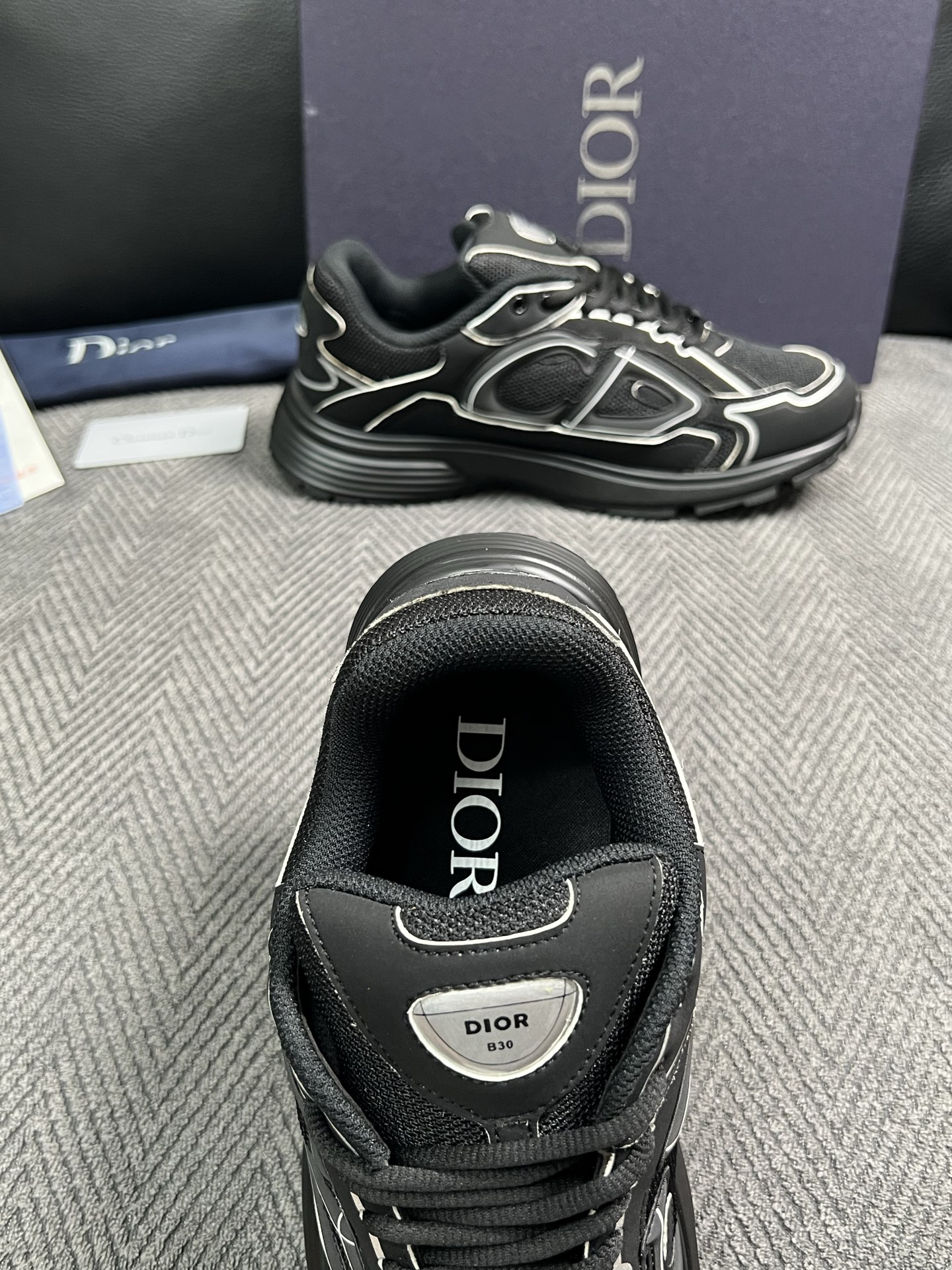 Dior  高品质  顶级工艺品 迪奥  专柜同步 原厂配置，意大利进口原版牛皮面料，透气舒适进口水染牛里垫，鞋底：原厂