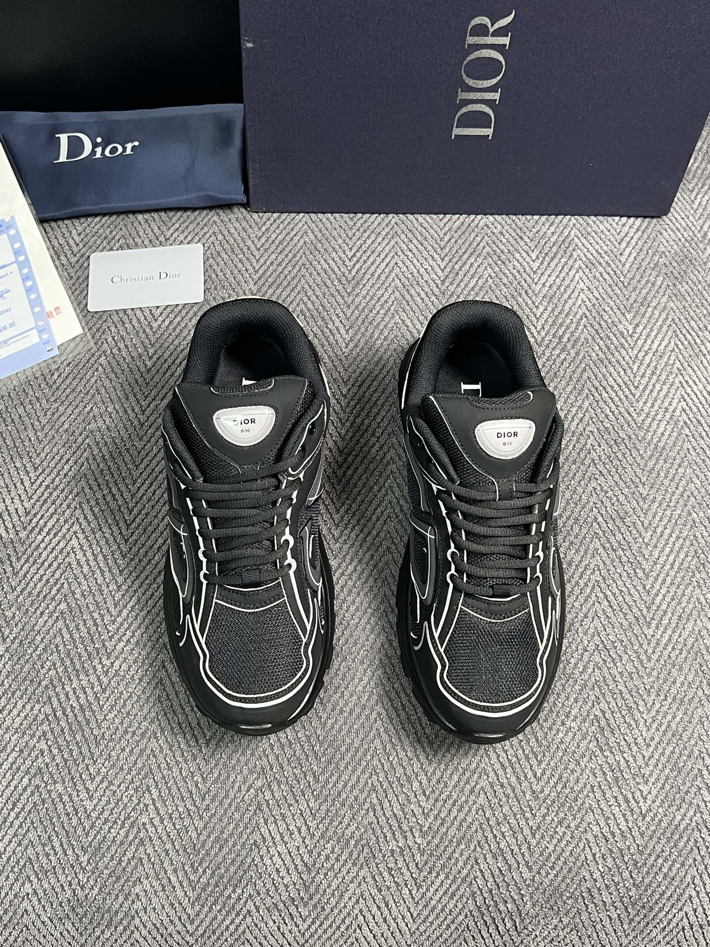 Dior  高品质  顶级工艺品 迪奥  专柜同步 原厂配置，意大利进口原版牛皮面料，透气舒适进口水染牛里垫，鞋底：原厂